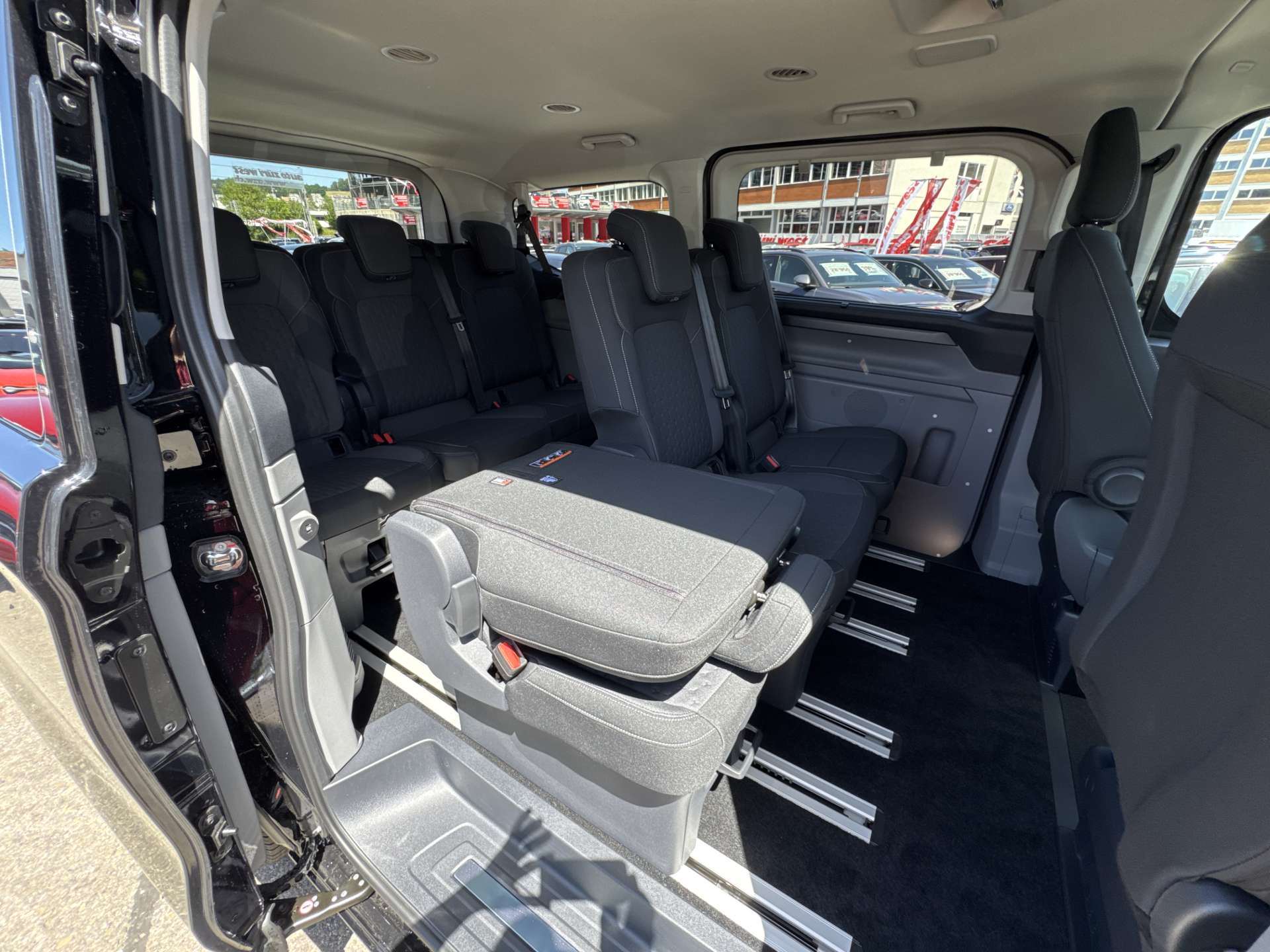 FORD Tourneo Custom 320 L1H1 Titanium 8-Plätzer Automat-image-5