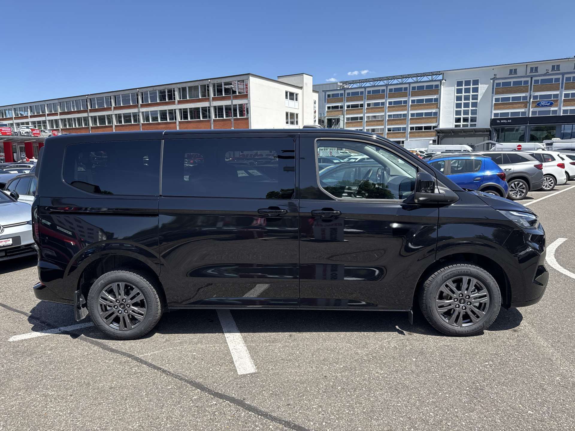 FORD Tourneo Custom 320 L1H1 Titanium 8-Plätzer Automat-image-9