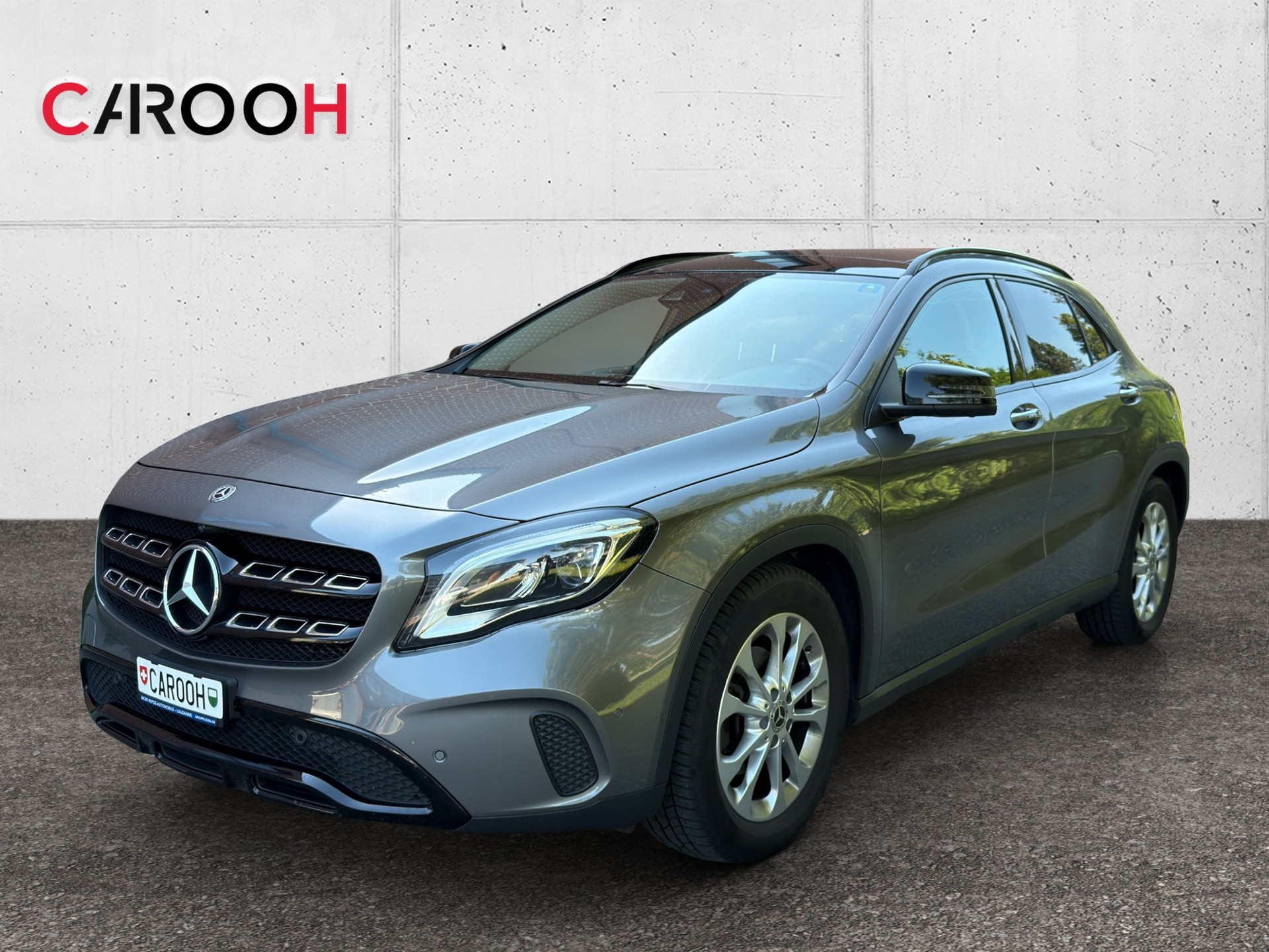 MERCEDES-BENZ GLA 200 Night Star-showroom-element-2