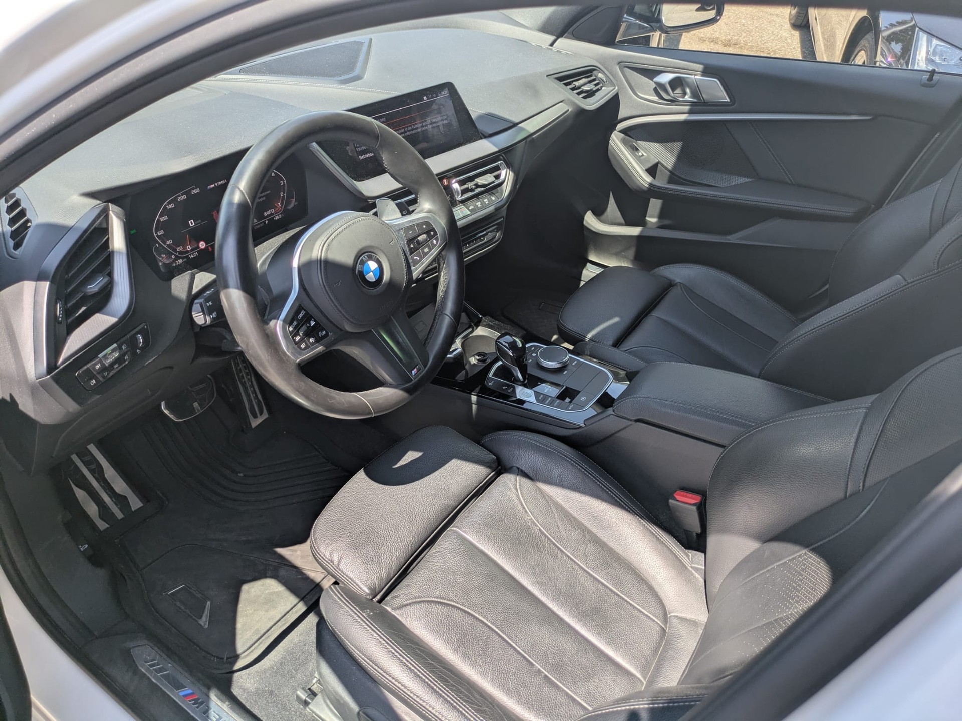 BMW M135i xDrive Steptronic-image-14