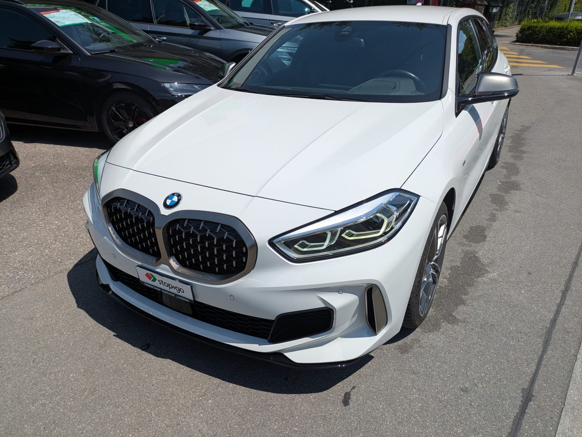 BMW M135i xDrive Steptronic-showroom-element-2