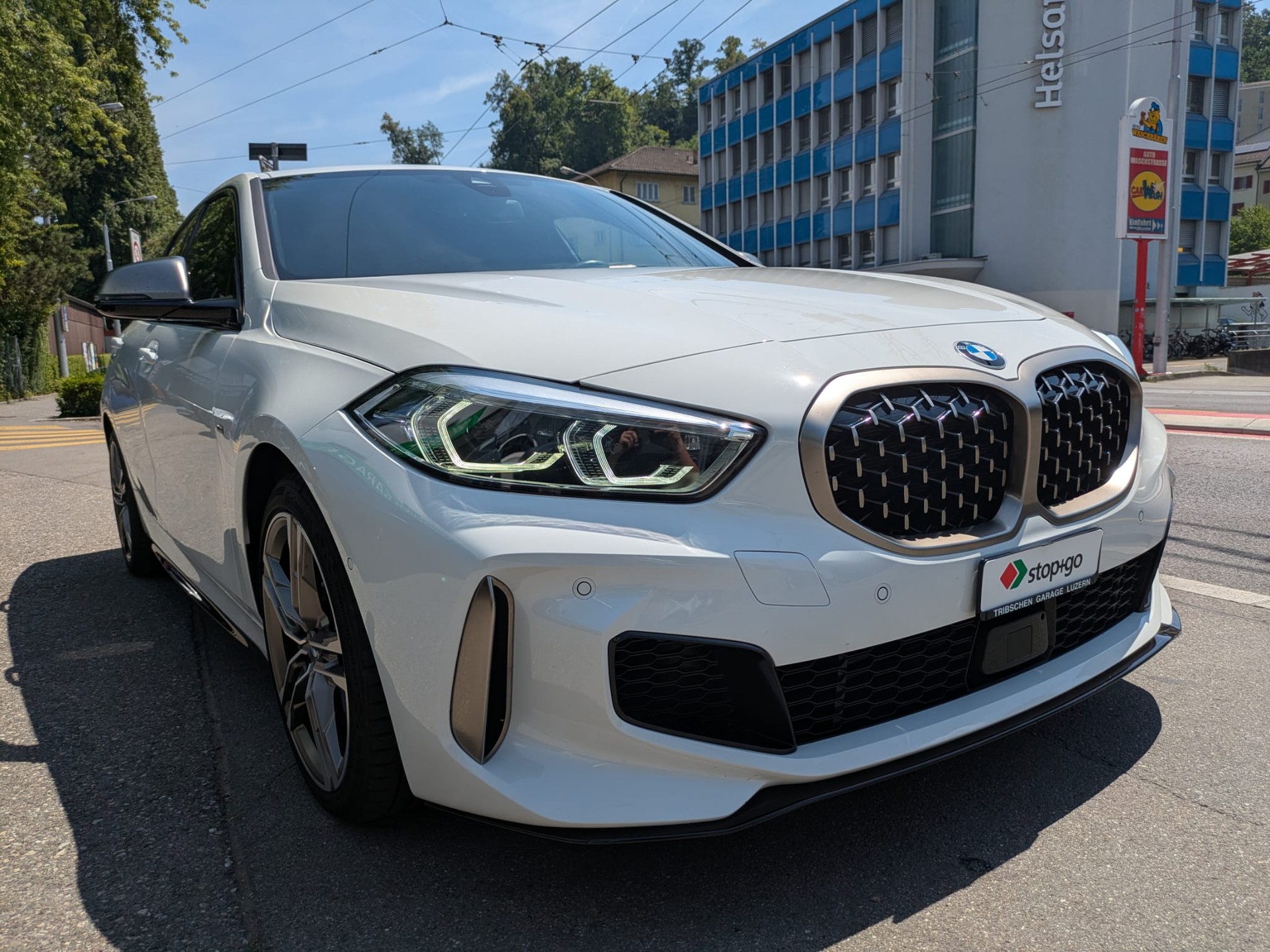 BMW M135i xDrive Steptronic-showroom-element-1