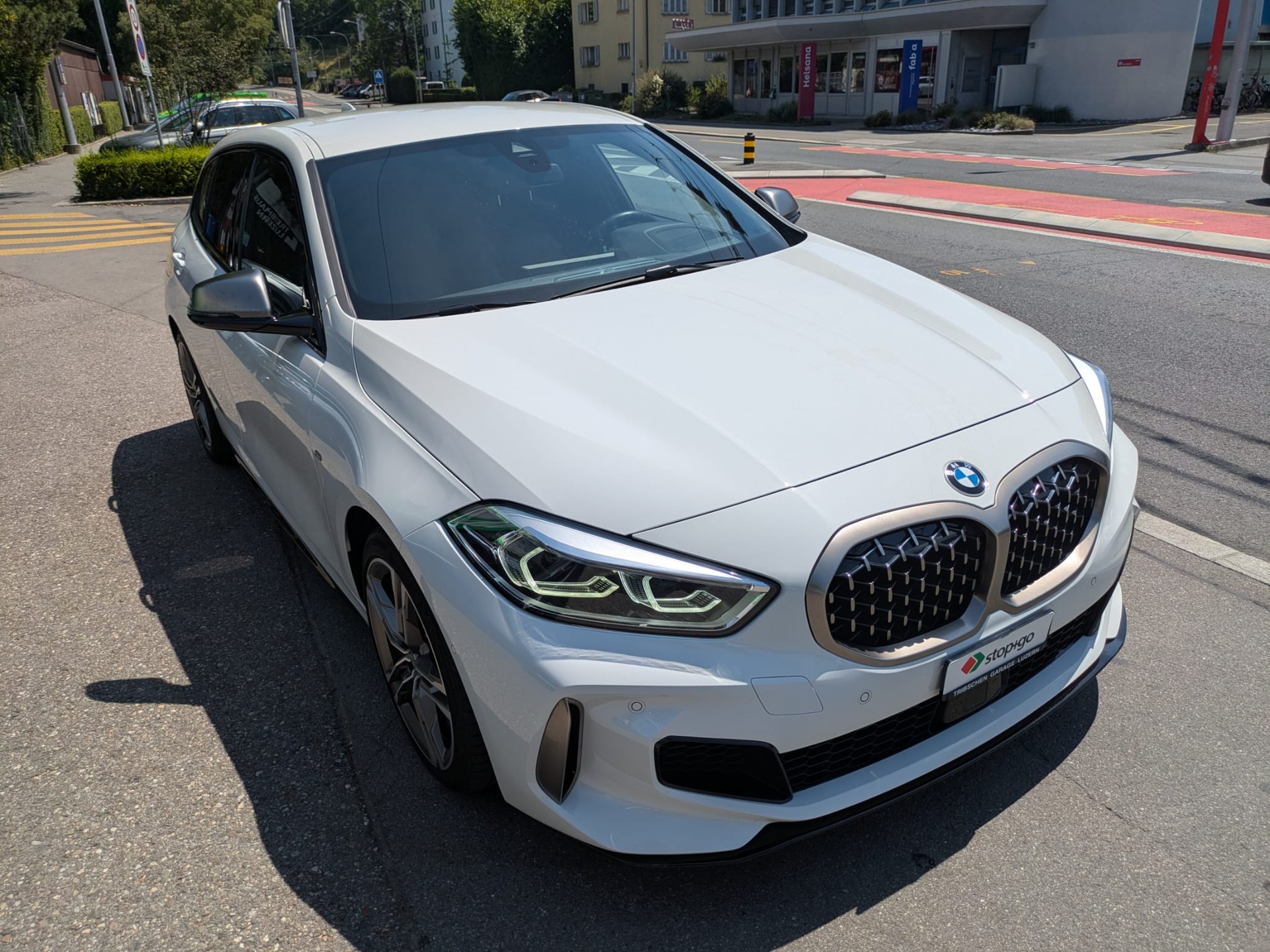 BMW M135i xDrive Steptronic-showroom-element-3