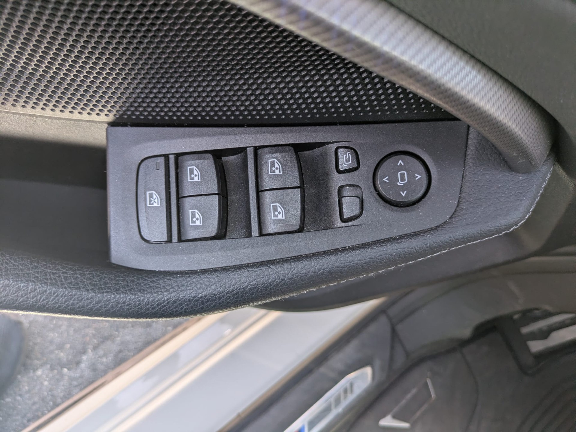 BMW M135i xDrive Steptronic-image-21