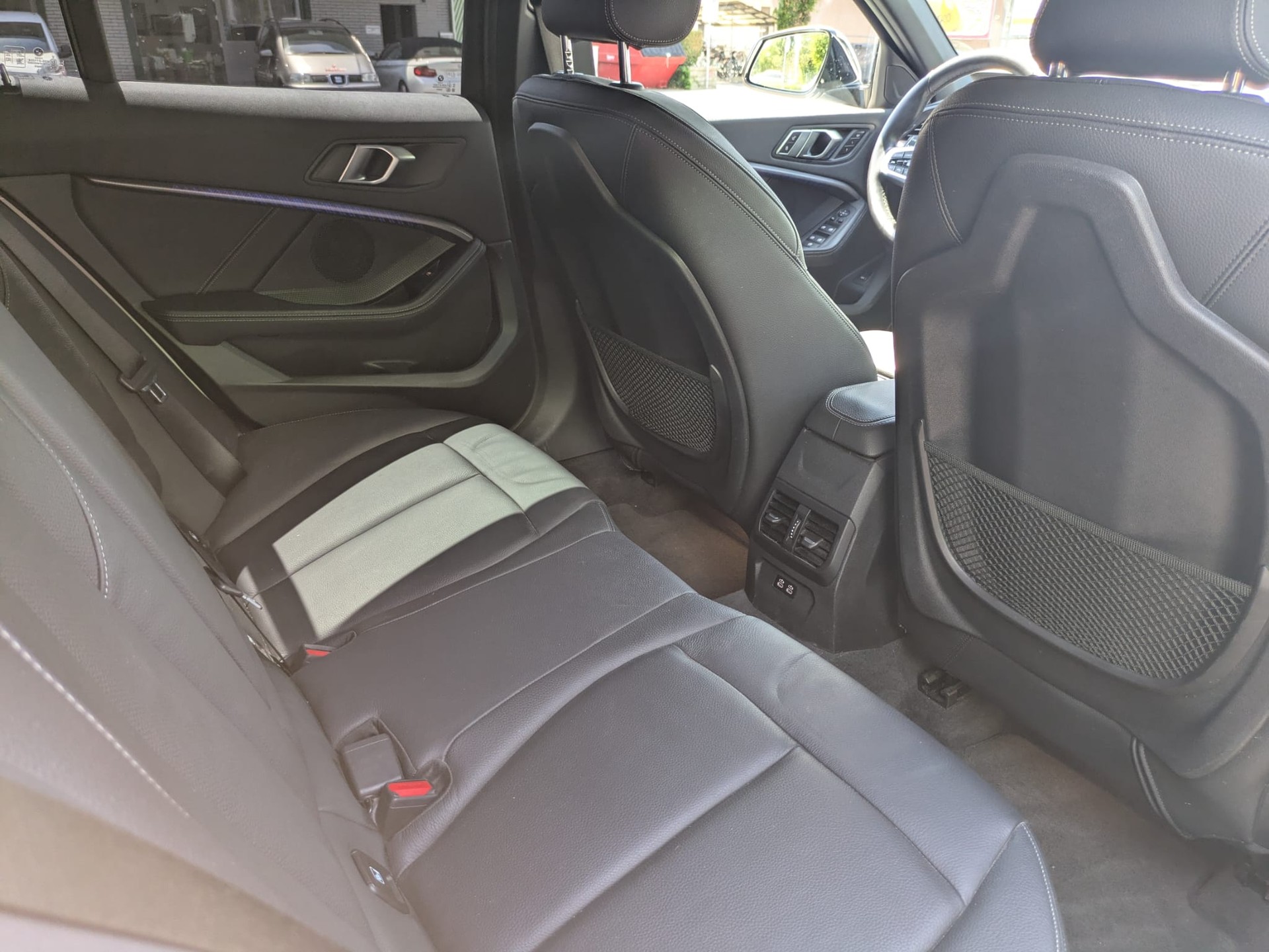 BMW M135i xDrive Steptronic-image-10