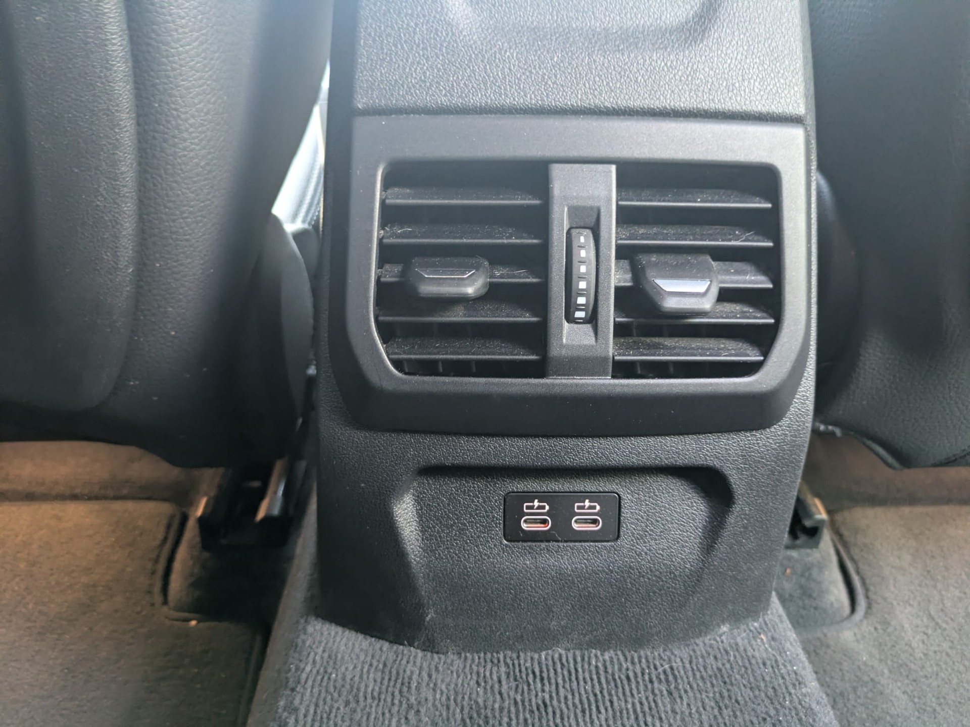 BMW M135i xDrive Steptronic-image-12
