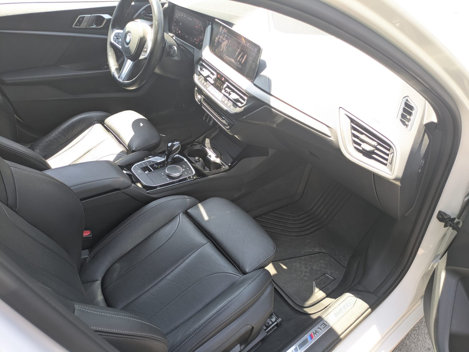 BMW M135i xDrive Steptronic-image-13