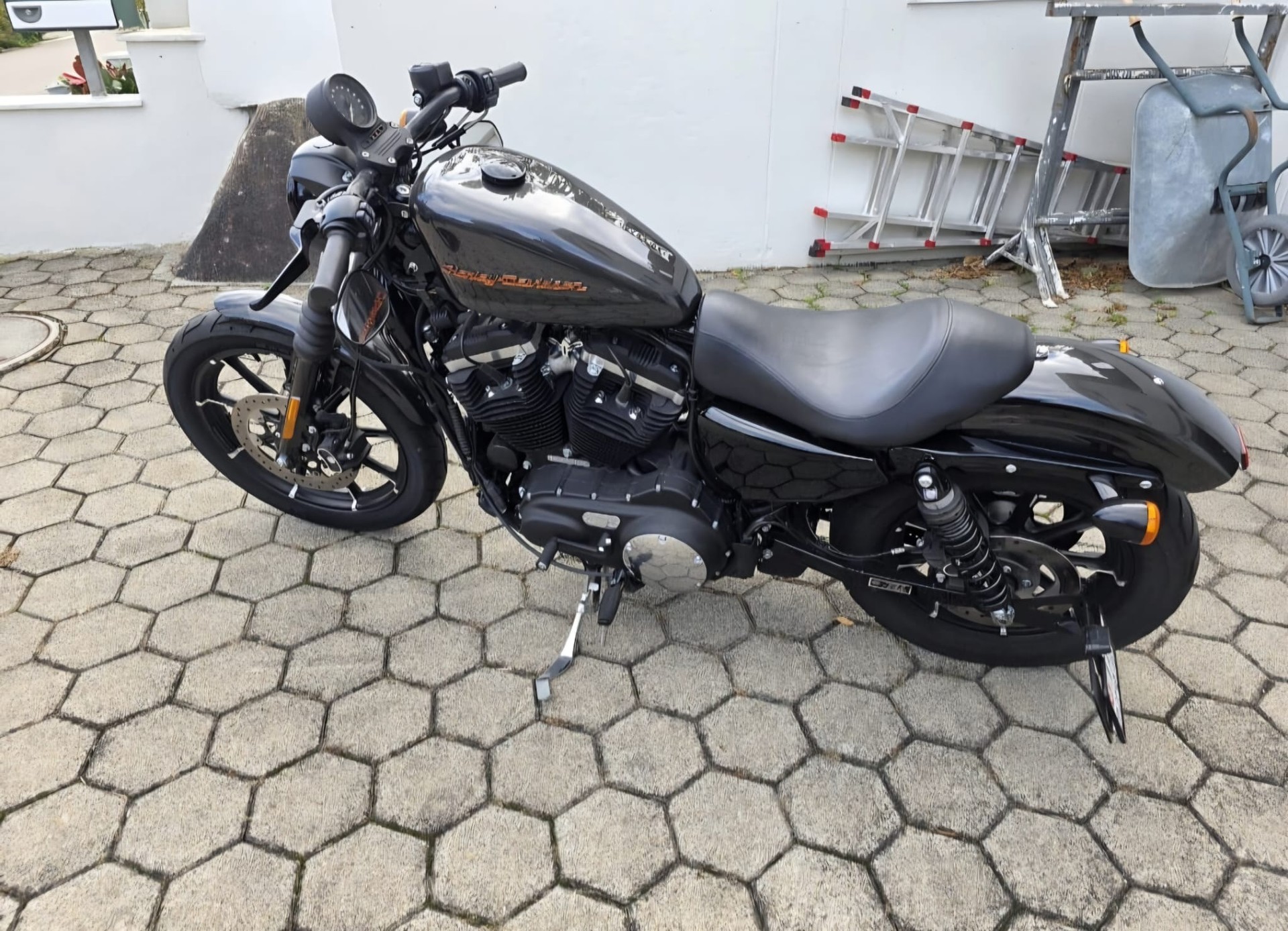 HARLEY-DAVIDSON XL 883 N Sportster Iron ABS-image-0