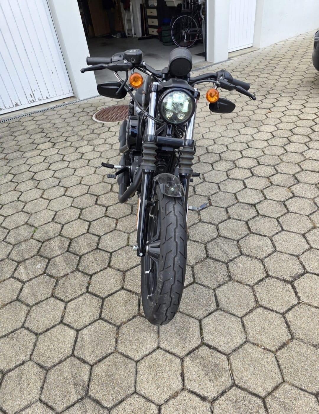 HARLEY-DAVIDSON XL 883 N Sportster Iron ABS-image-2