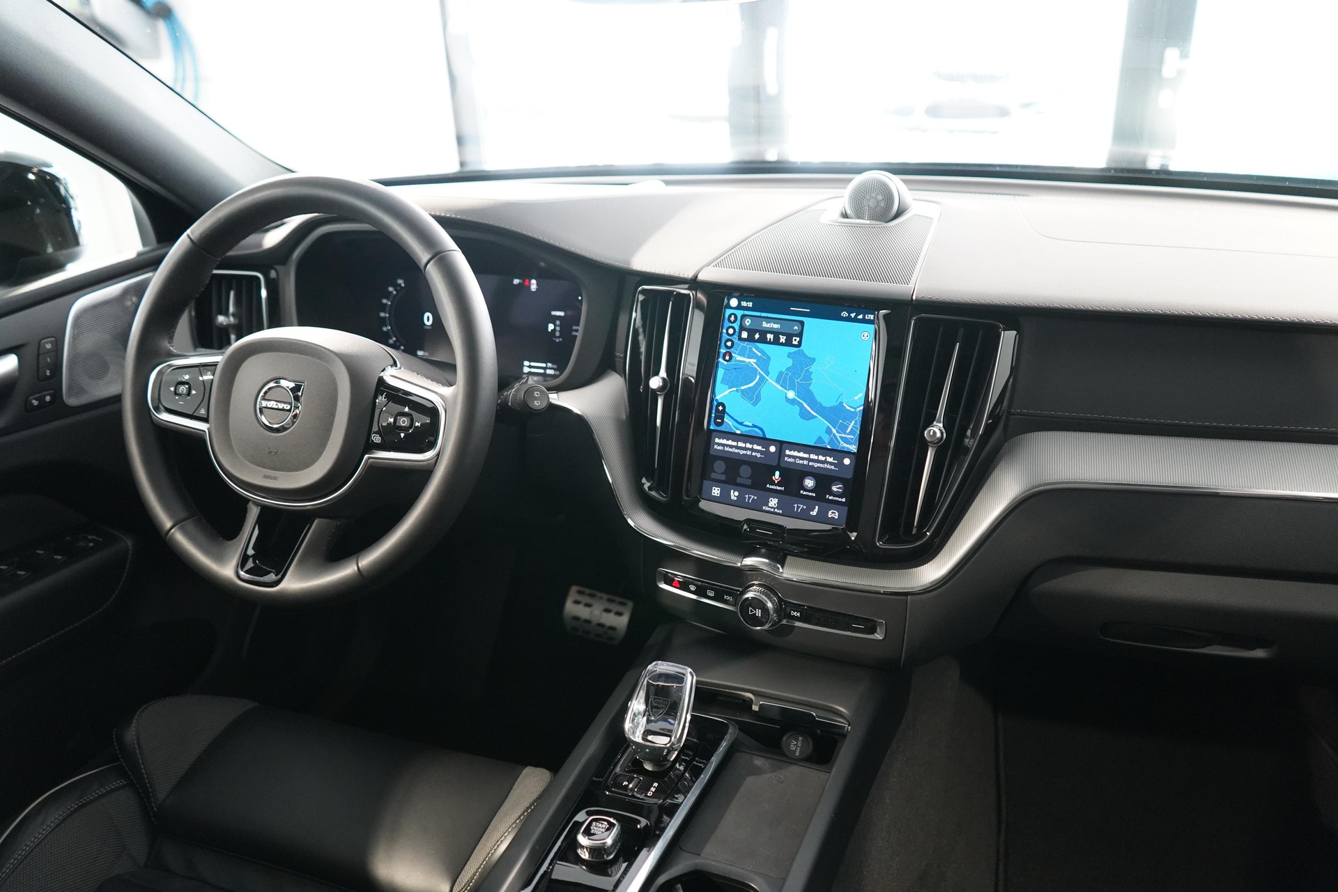 VOLVO XC60 2.0 T6 TE Ultimate Dark eAWD-image-8