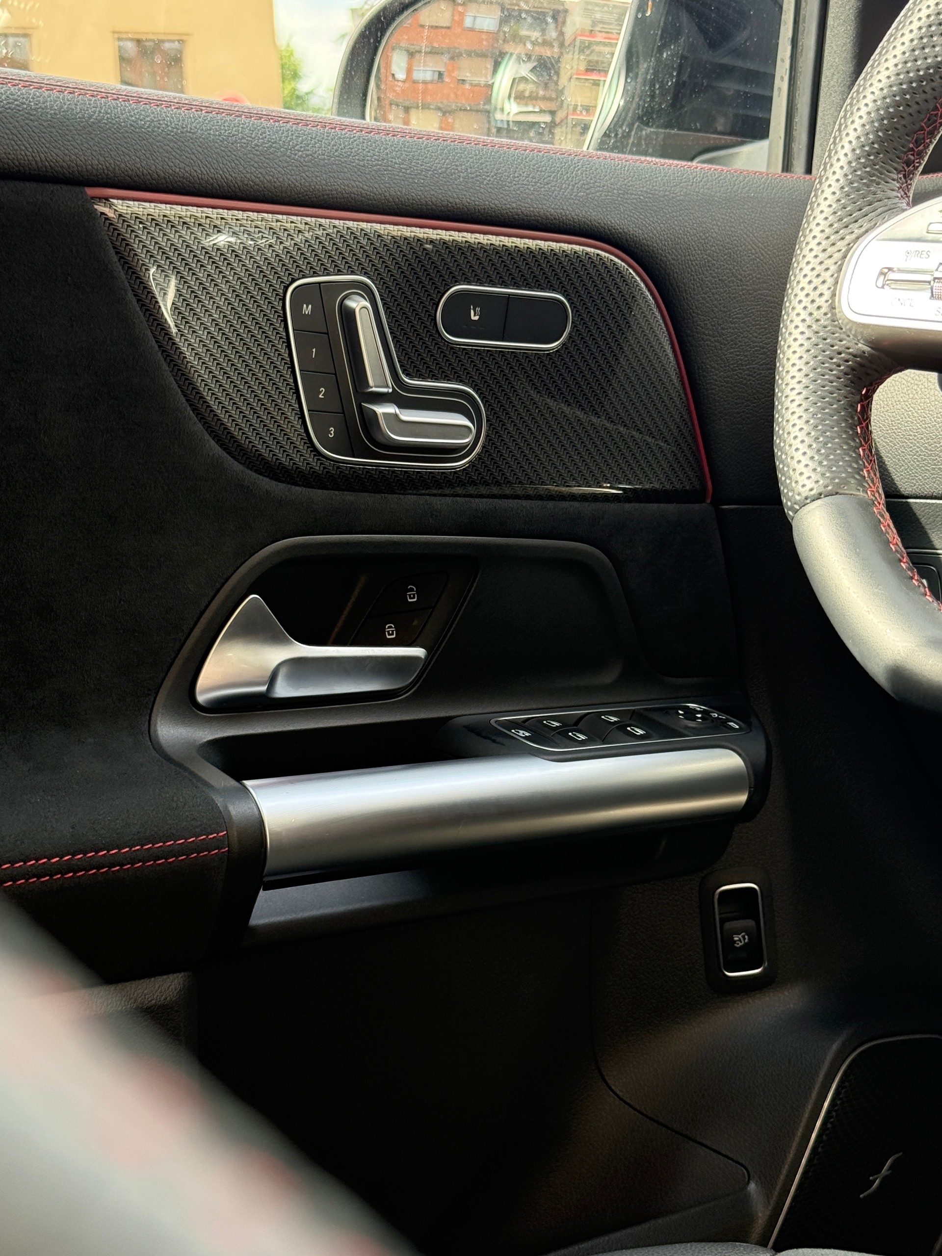 MERCEDES-BENZ GLA 45 S AMG 4Matic+ 8G-Speedshift DCT-image-12