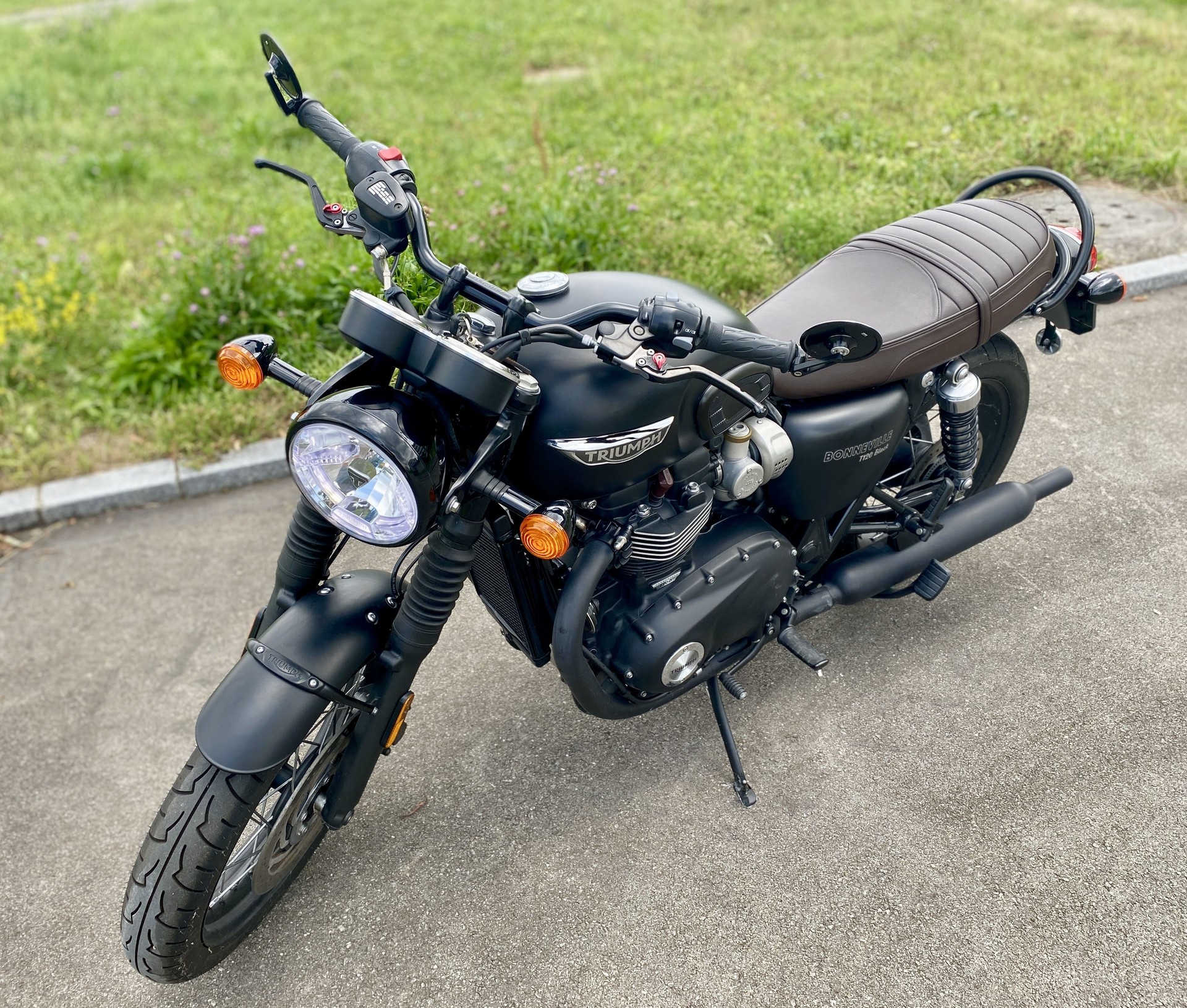 TRIUMPH Bonneville T120 Black-image-3