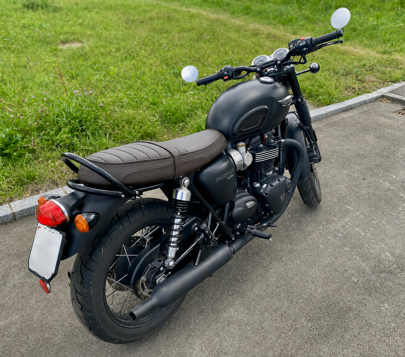 TRIUMPH Bonneville T120 Black-image-4