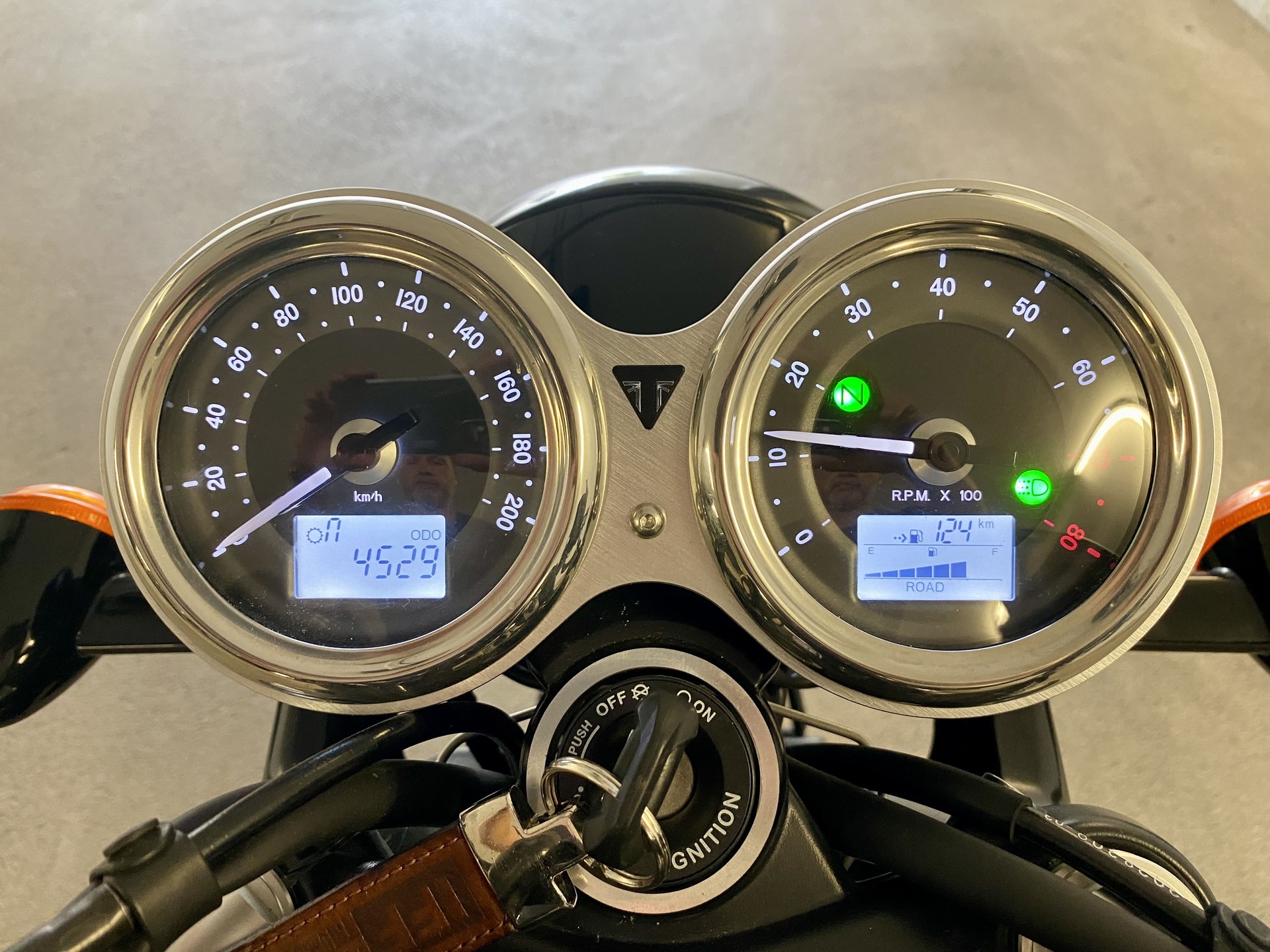 TRIUMPH Bonneville T120 Black-image-6