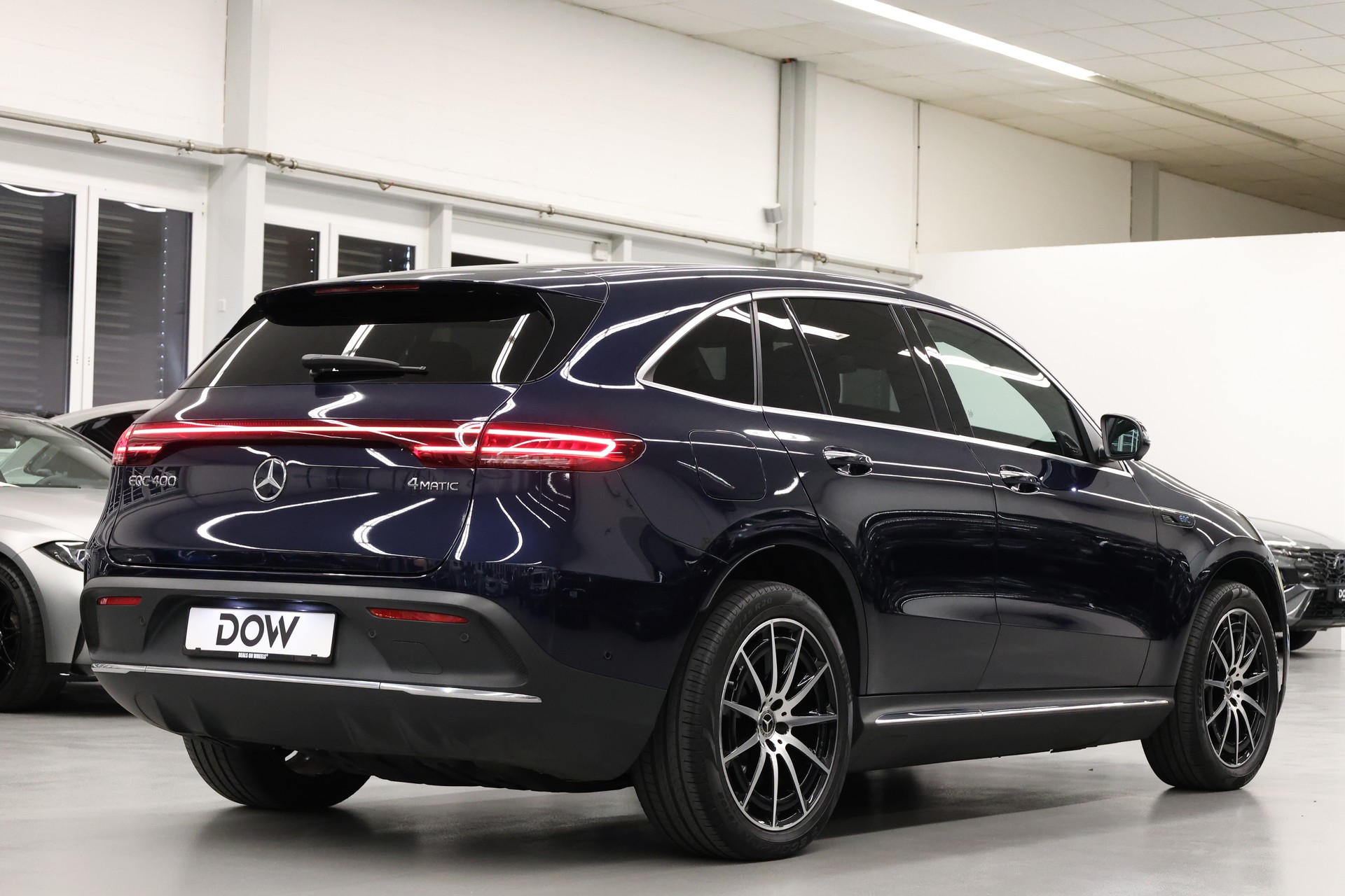 MERCEDES-BENZ EQC 400 AMG Line 4matic-showroom-element-3