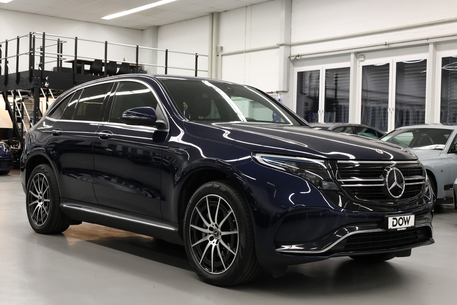 MERCEDES-BENZ EQC 400 AMG Line 4matic-showroom-element-1