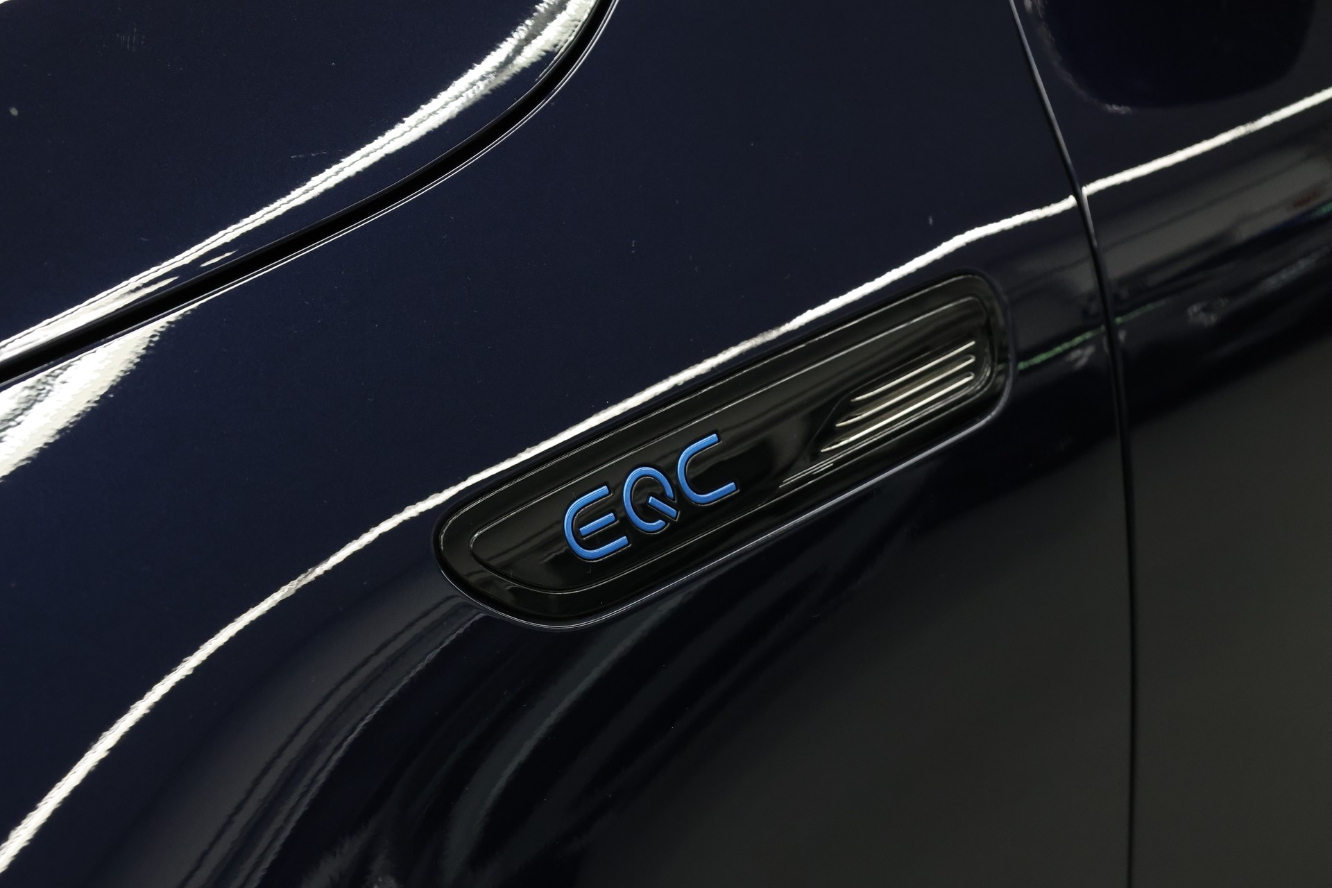 MERCEDES-BENZ EQC 400 AMG Line 4matic-image-9