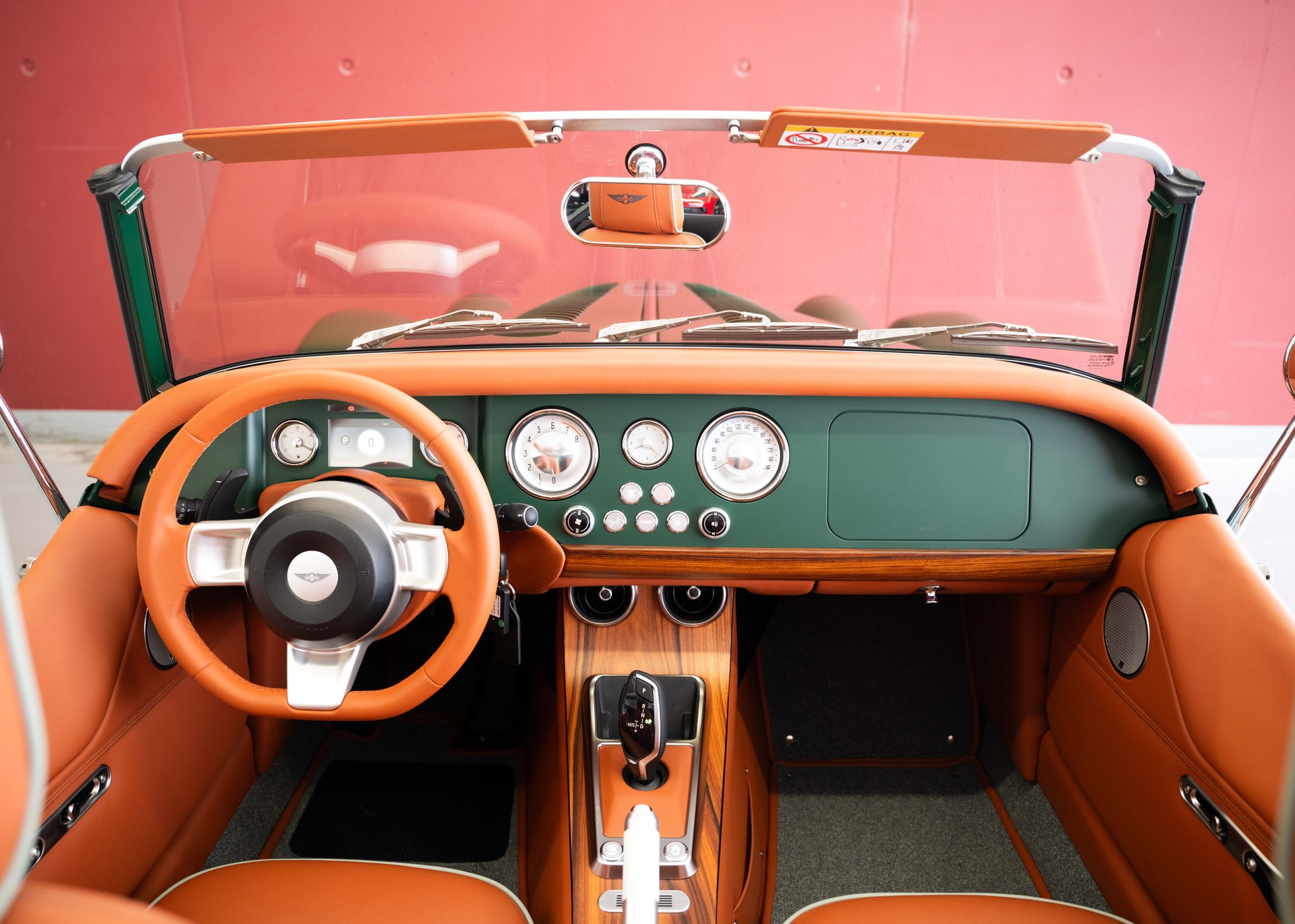 MORGAN Plus Four 2.0 Bespoke (MY 26, Swiss new car, 1 of 1 configuration, Porsche Irish Green, 30-month factory warranty)-image-16