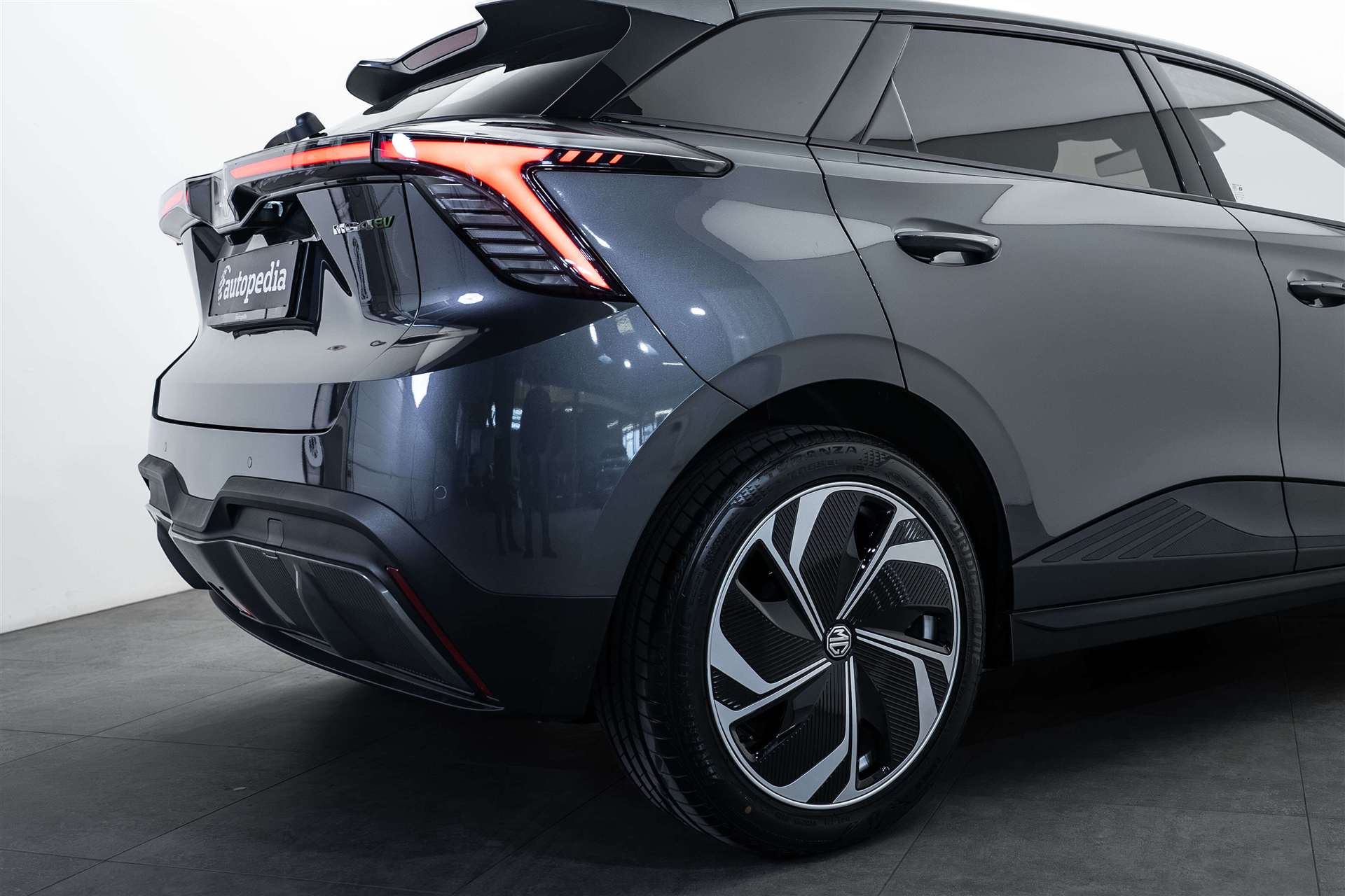 MG MG 4 EV 64kWh Premium Facelift Automat-showroom-element-3