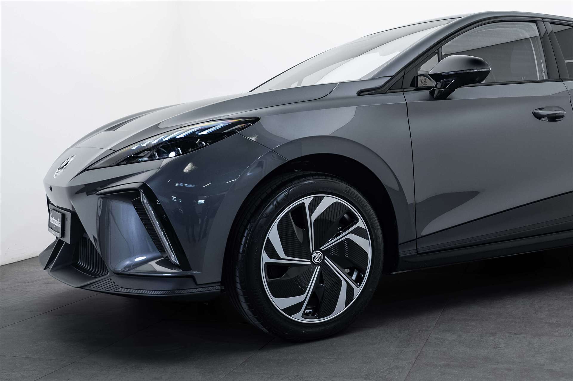 MG MG 4 EV 64kWh Premium Facelift Automat-showroom-element-1