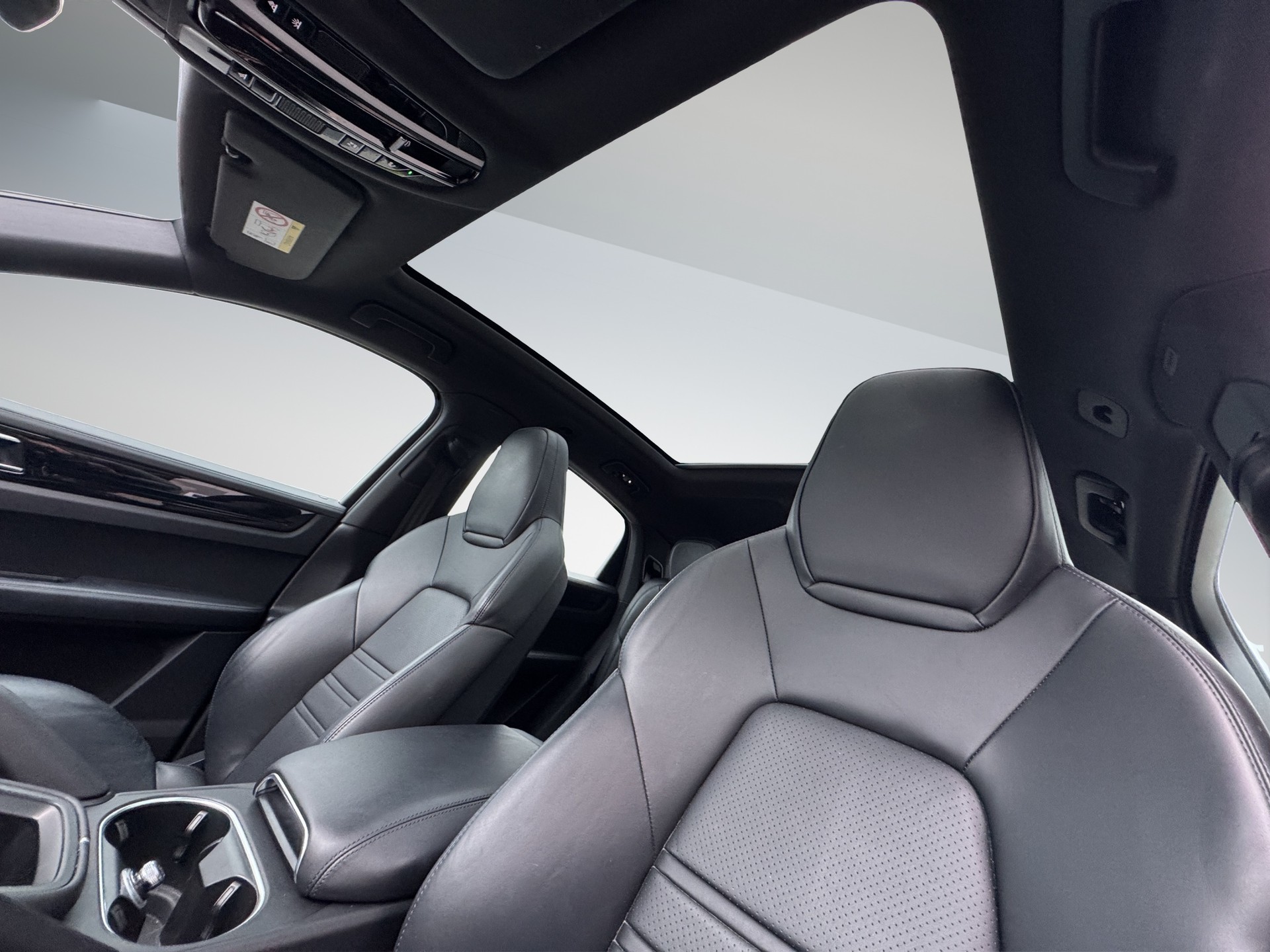 PORSCHE Cayenne Coupé 3.0 V6 E-Hybrid-image-13