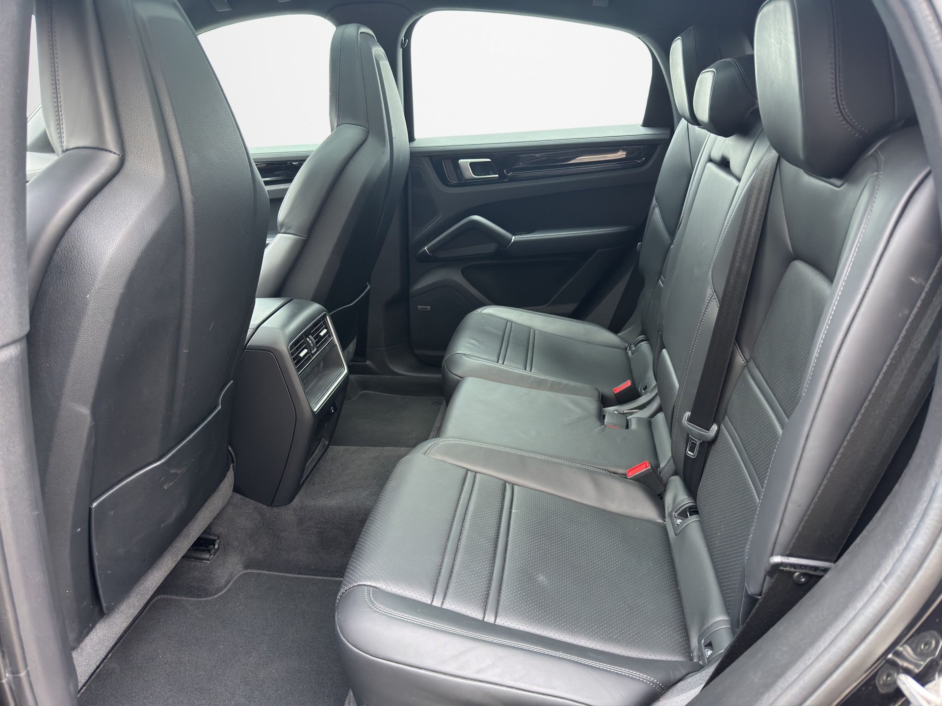 PORSCHE Cayenne Coupé 3.0 V6 E-Hybrid-image-14