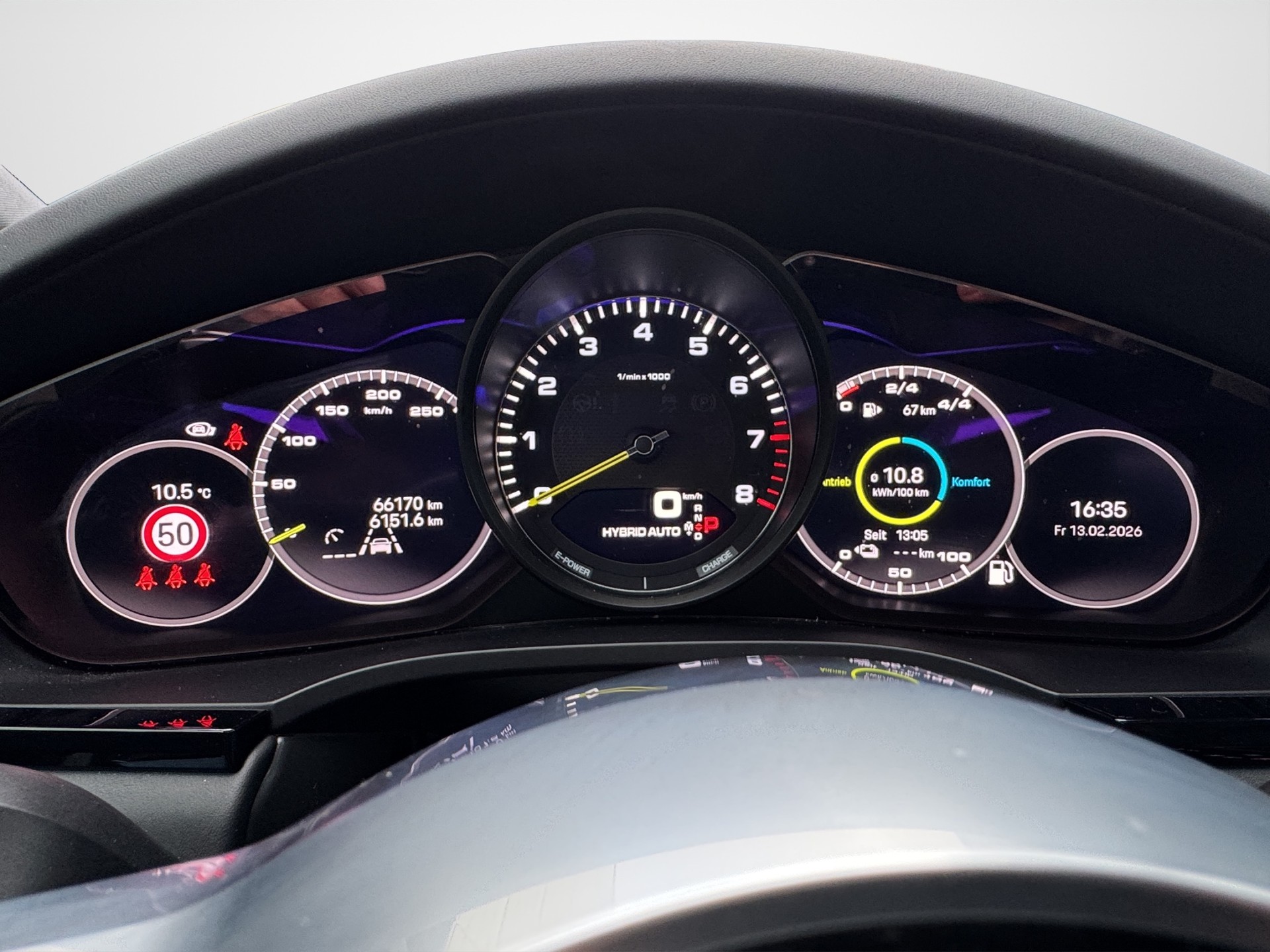 PORSCHE Cayenne Coupé 3.0 V6 E-Hybrid-image-18