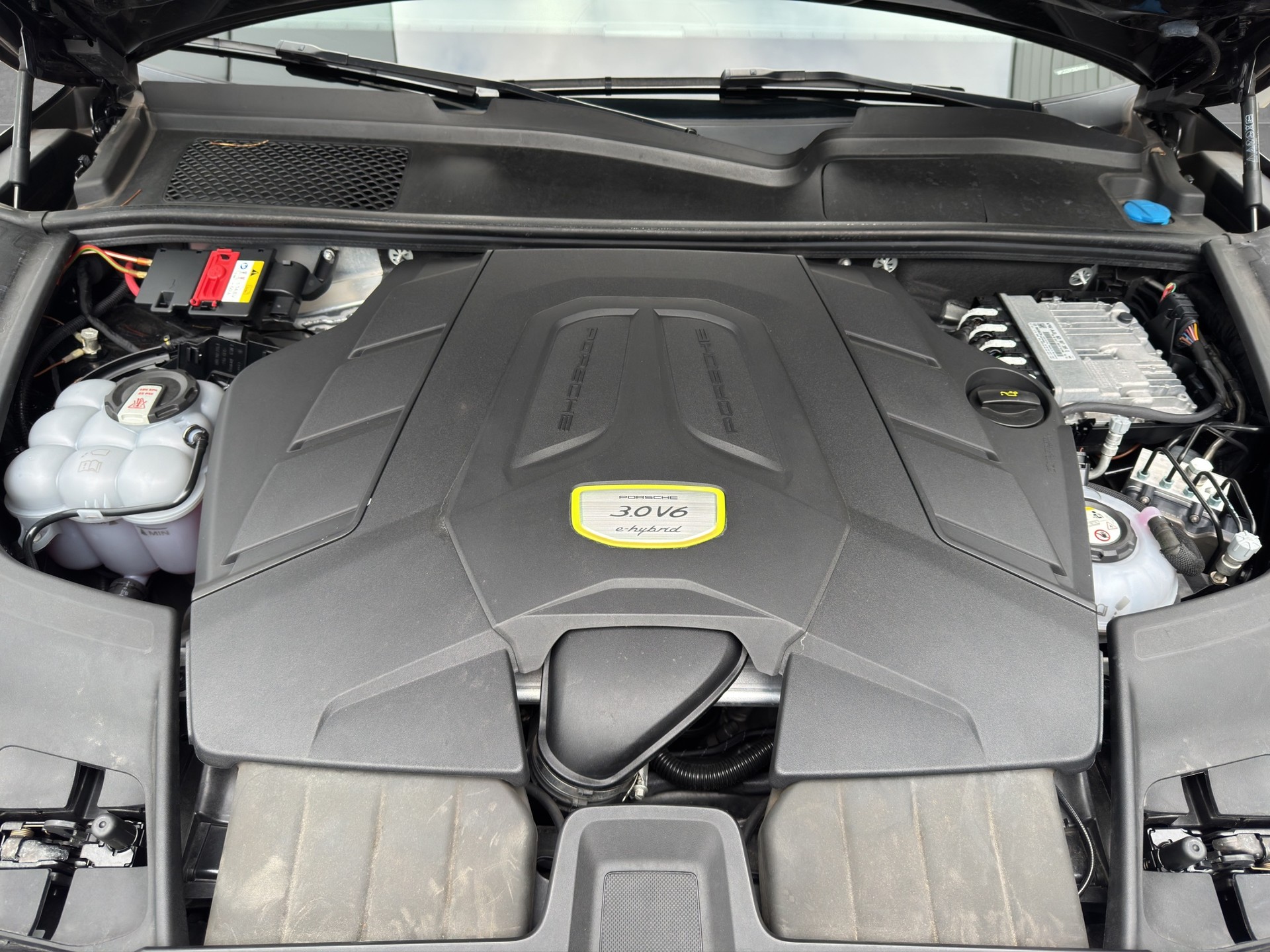 PORSCHE Cayenne Coupé 3.0 V6 E-Hybrid-image-28