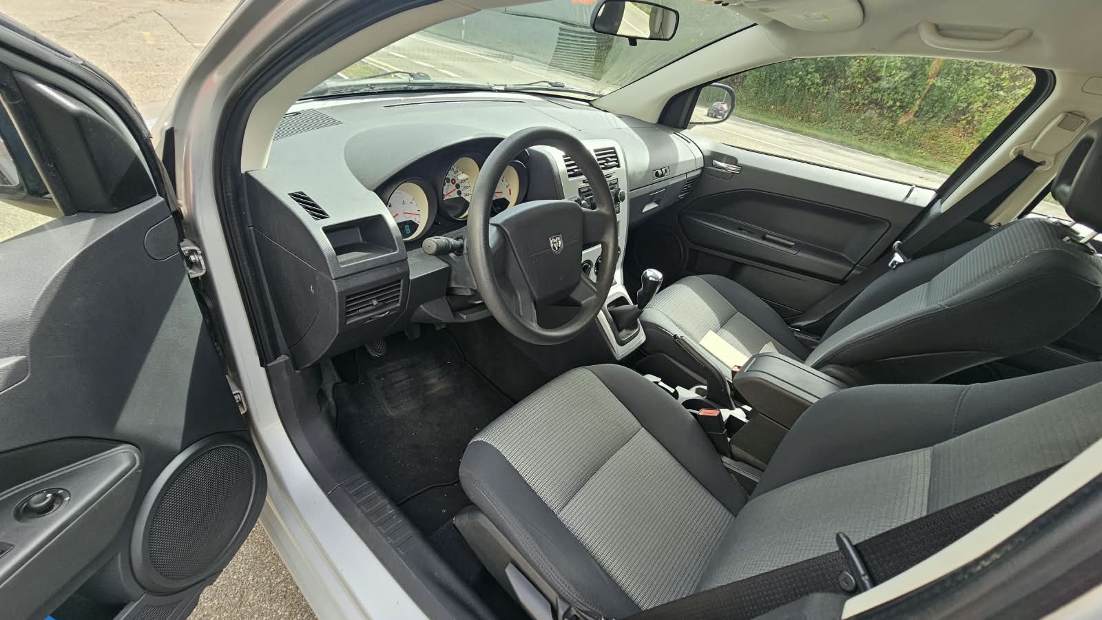 DODGE Caliber 1.8 SXT-image-8