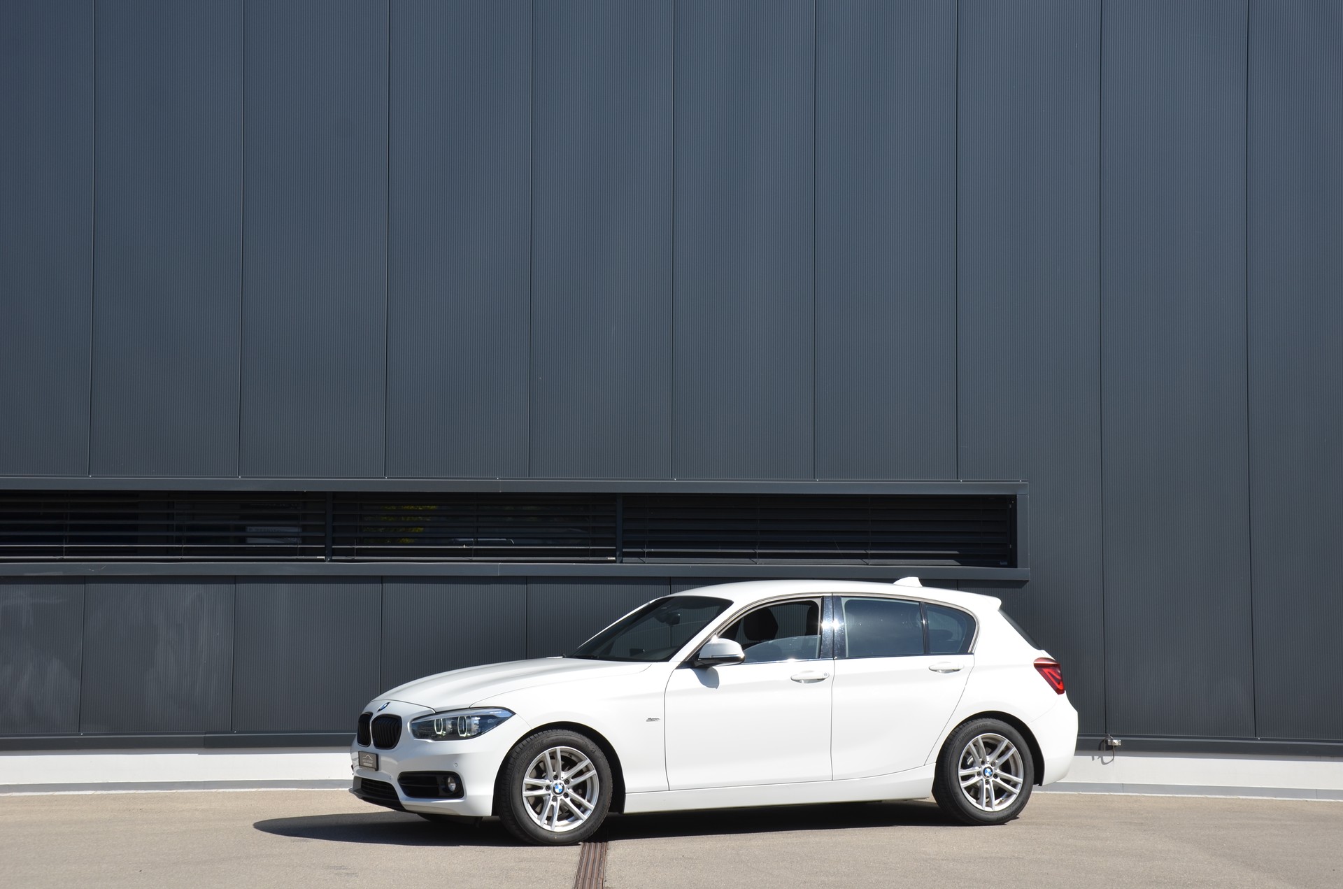 BMW 120d xDrive Edition Sport Line Steptronic-showroom-element-1