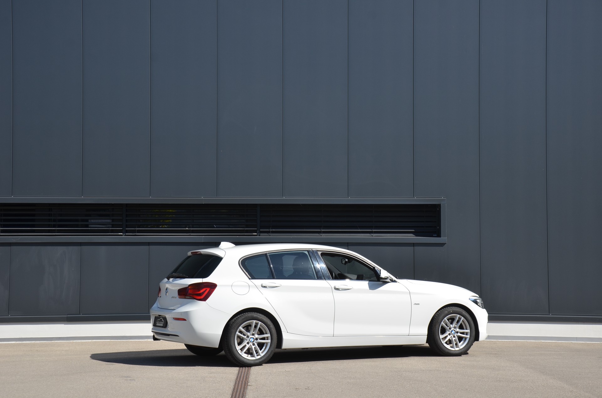 BMW 120d xDrive Edition Sport Line Steptronic-showroom-element-3