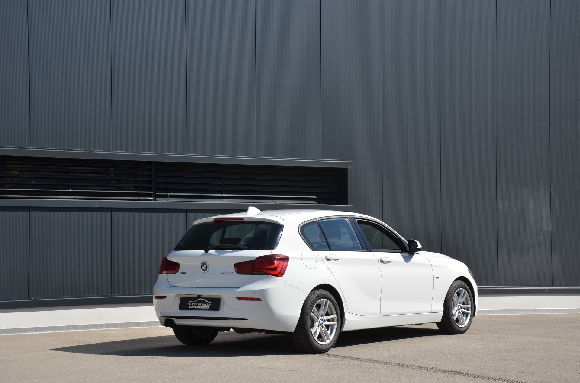 BMW 120d xDrive Edition Sport Line Steptronic-showroom-element-2