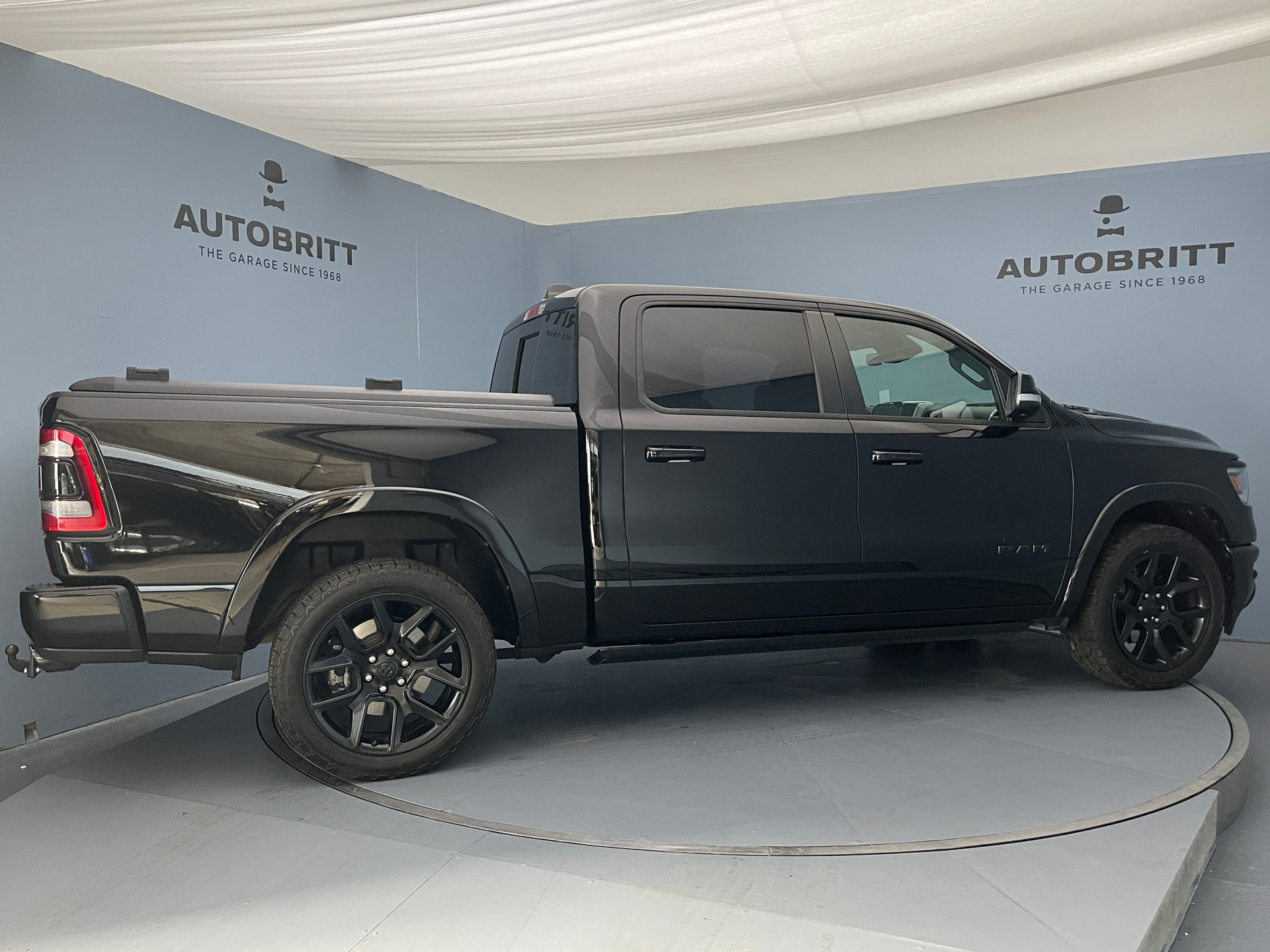 DODGE Ram 1500 Crew cab. pick-up 5.7 HEMI MDS VVT Laramie-showroom-element-3
