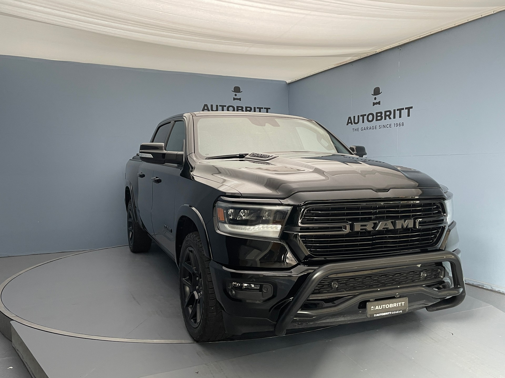 DODGE Ram 1500 Crew cab. pick-up 5.7 HEMI MDS VVT Laramie-showroom-element-2