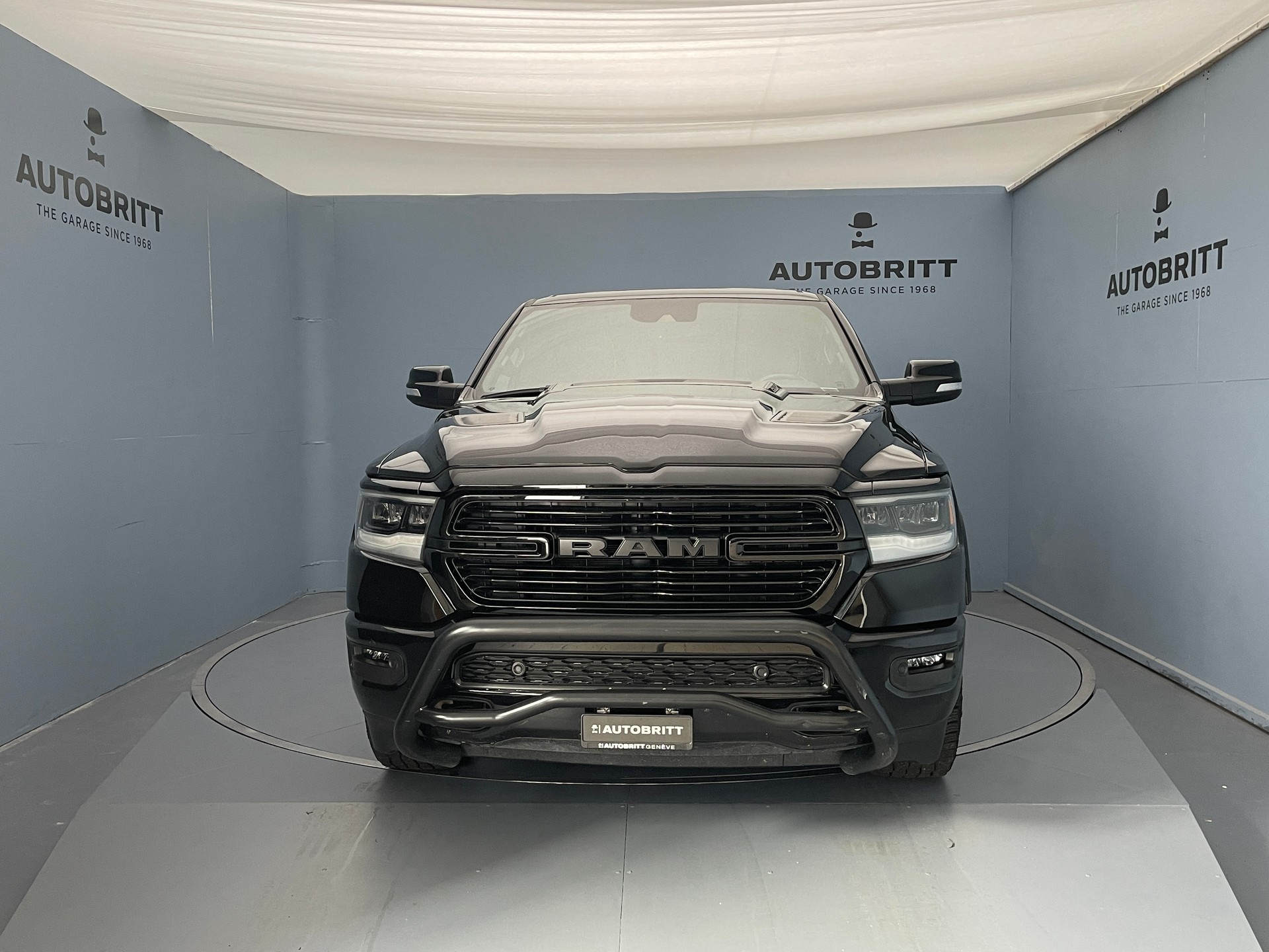DODGE Ram 1500 Crew cab. pick-up 5.7 HEMI MDS VVT Laramie-showroom-element-1