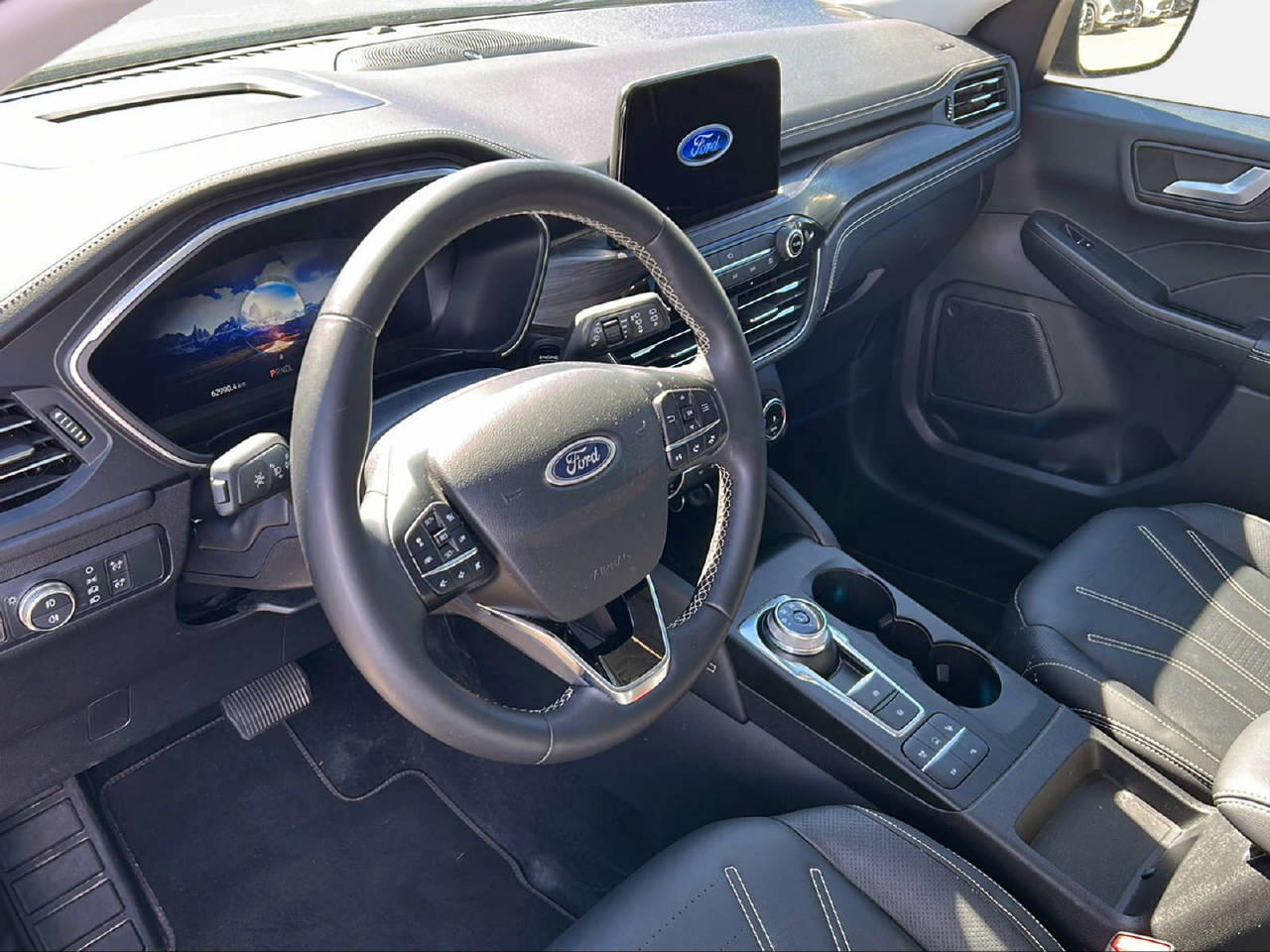 FORD Kuga 2.5 Plug-in Hybrid Vignale-showroom-element-3