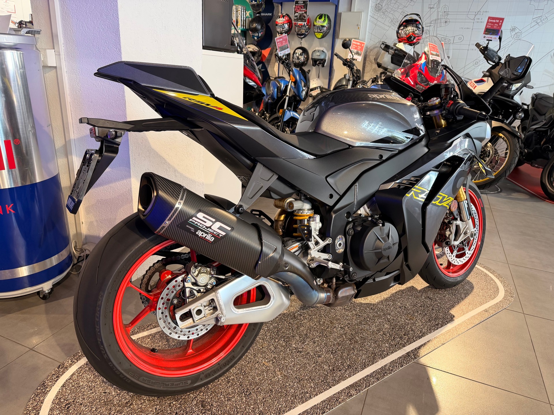 APRILIA RSV4 1100 E5+-showroom-element-2