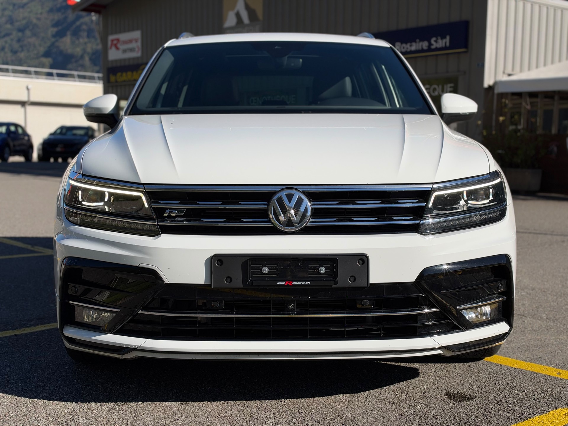 VW Tiguan 2.0TSI Highline 4Motion DSG-showroom-element-3