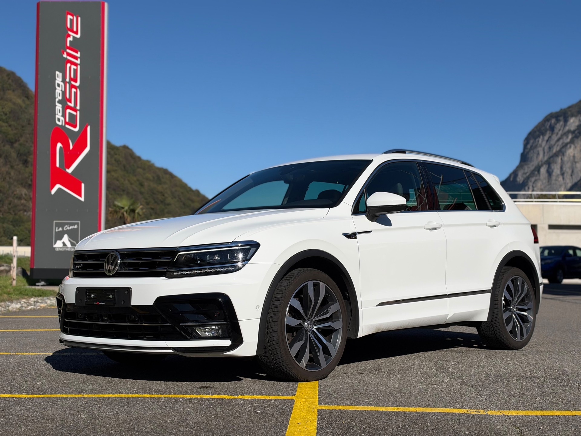 VW Tiguan 2.0TSI Highline 4Motion DSG-showroom-element-1