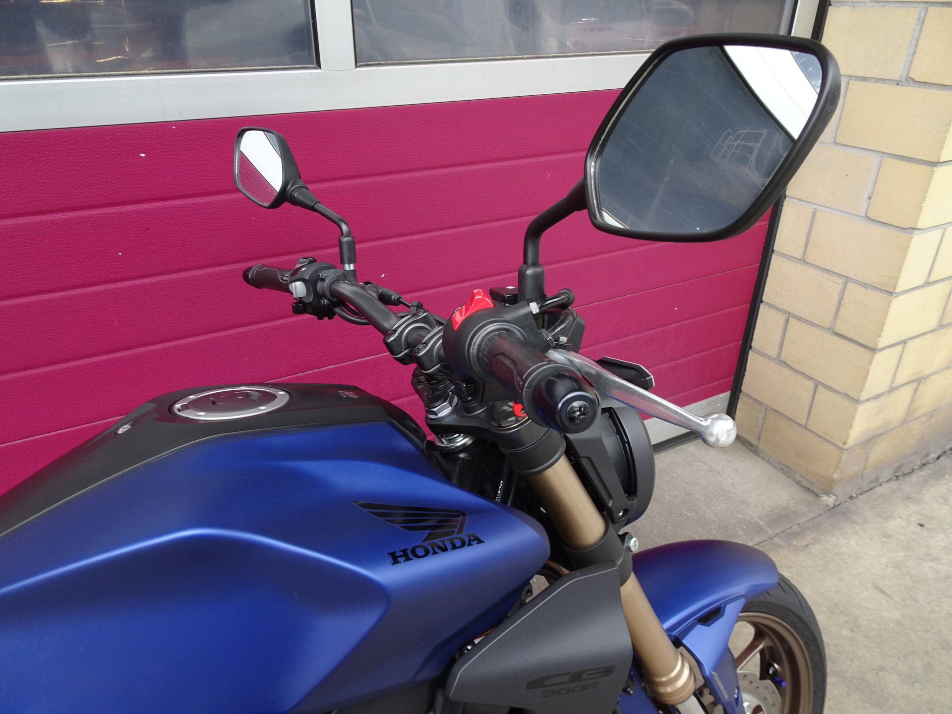 HONDA CB 300 R-image-4