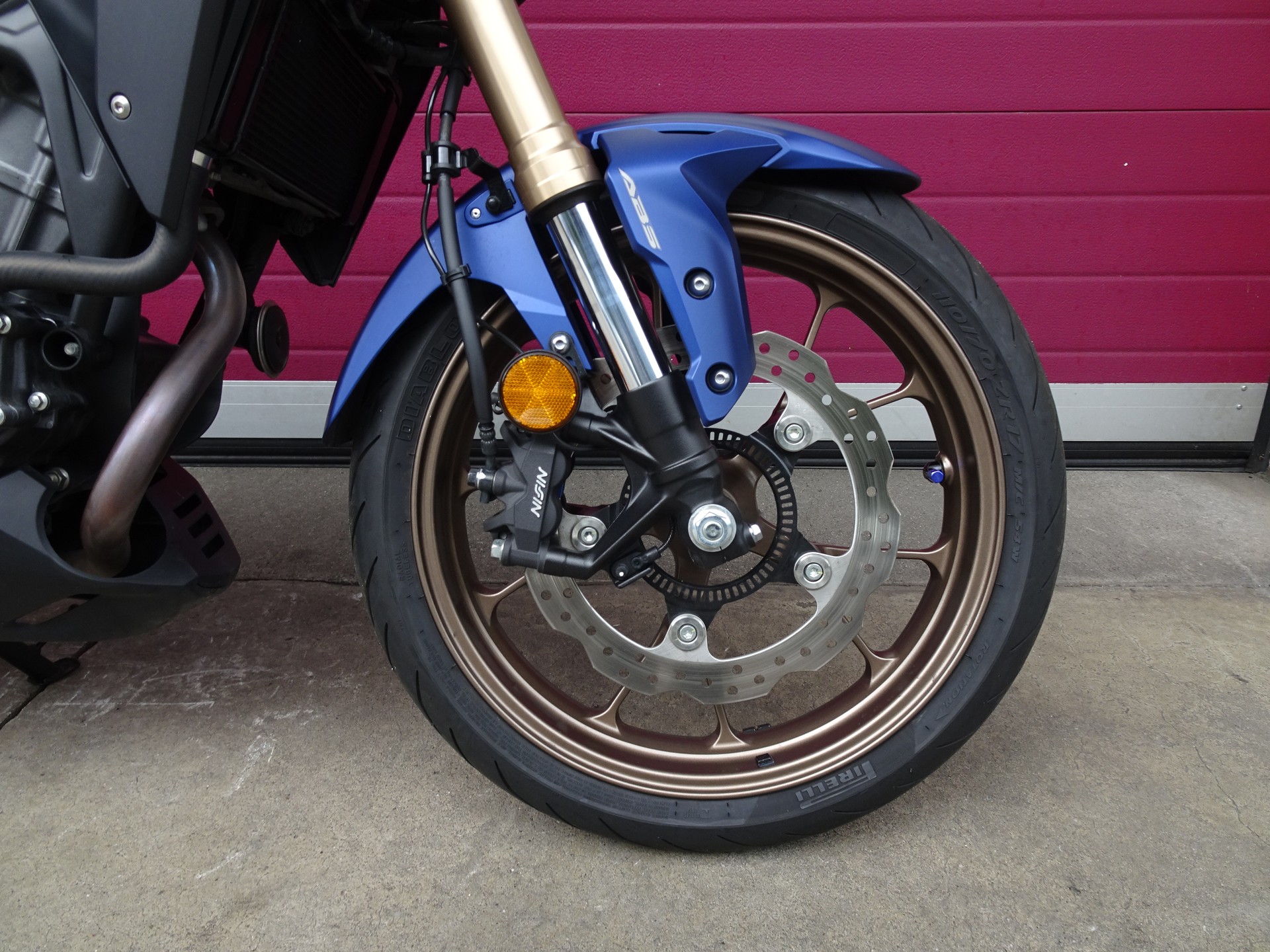HONDA CB 300 R-image-1