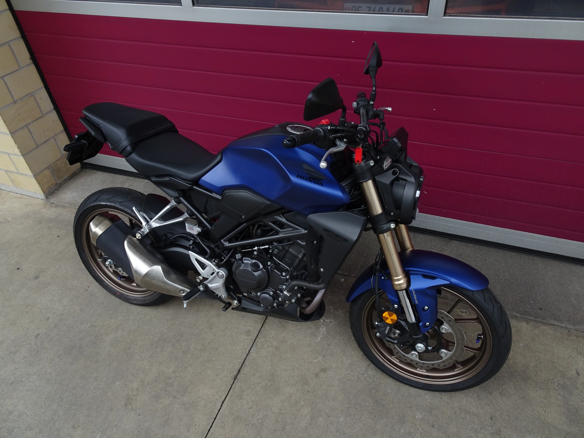 HONDA CB 300 R-image-15