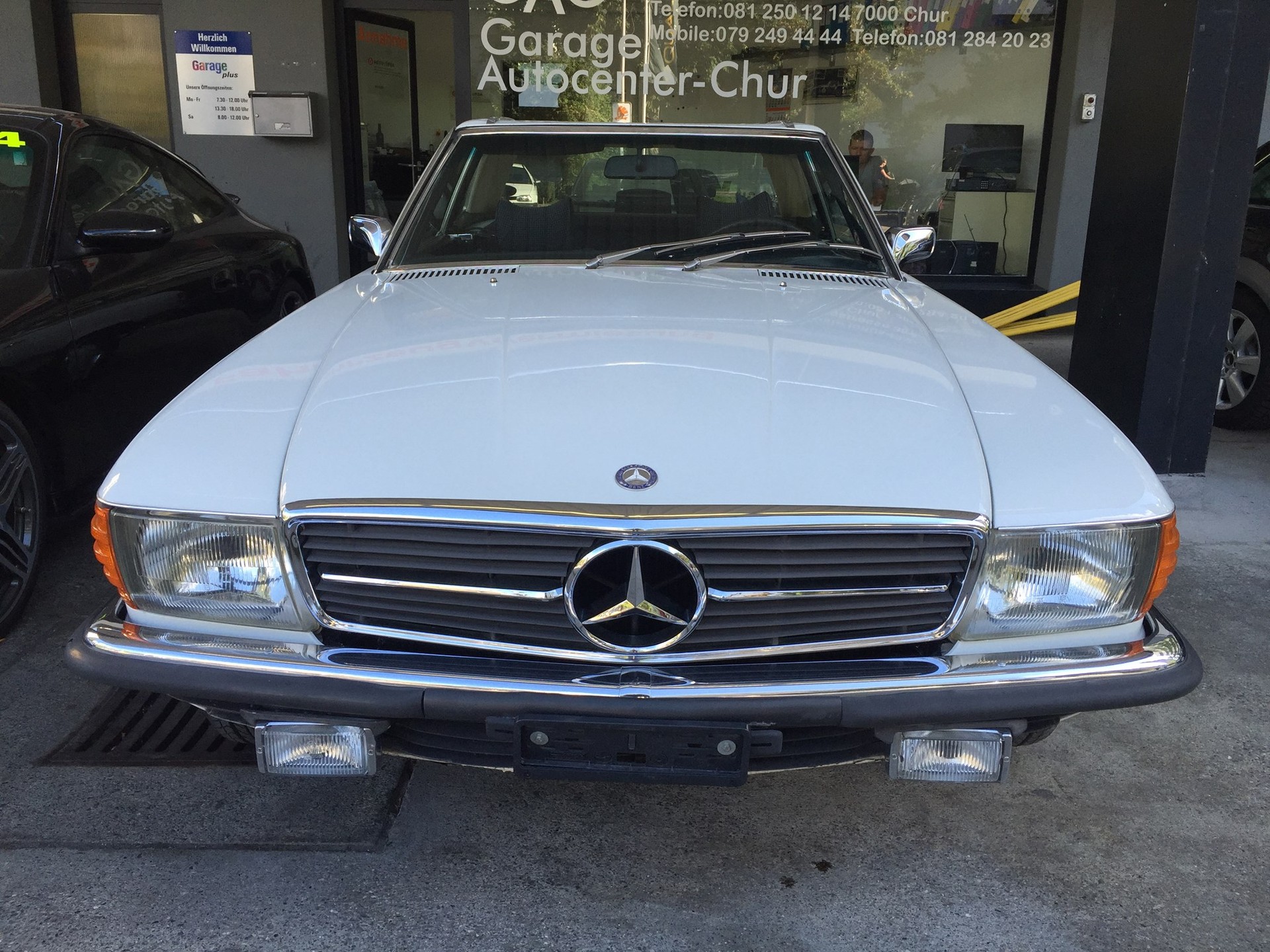 MERCEDES-BENZ 280 SL Roadster-showroom-element-2