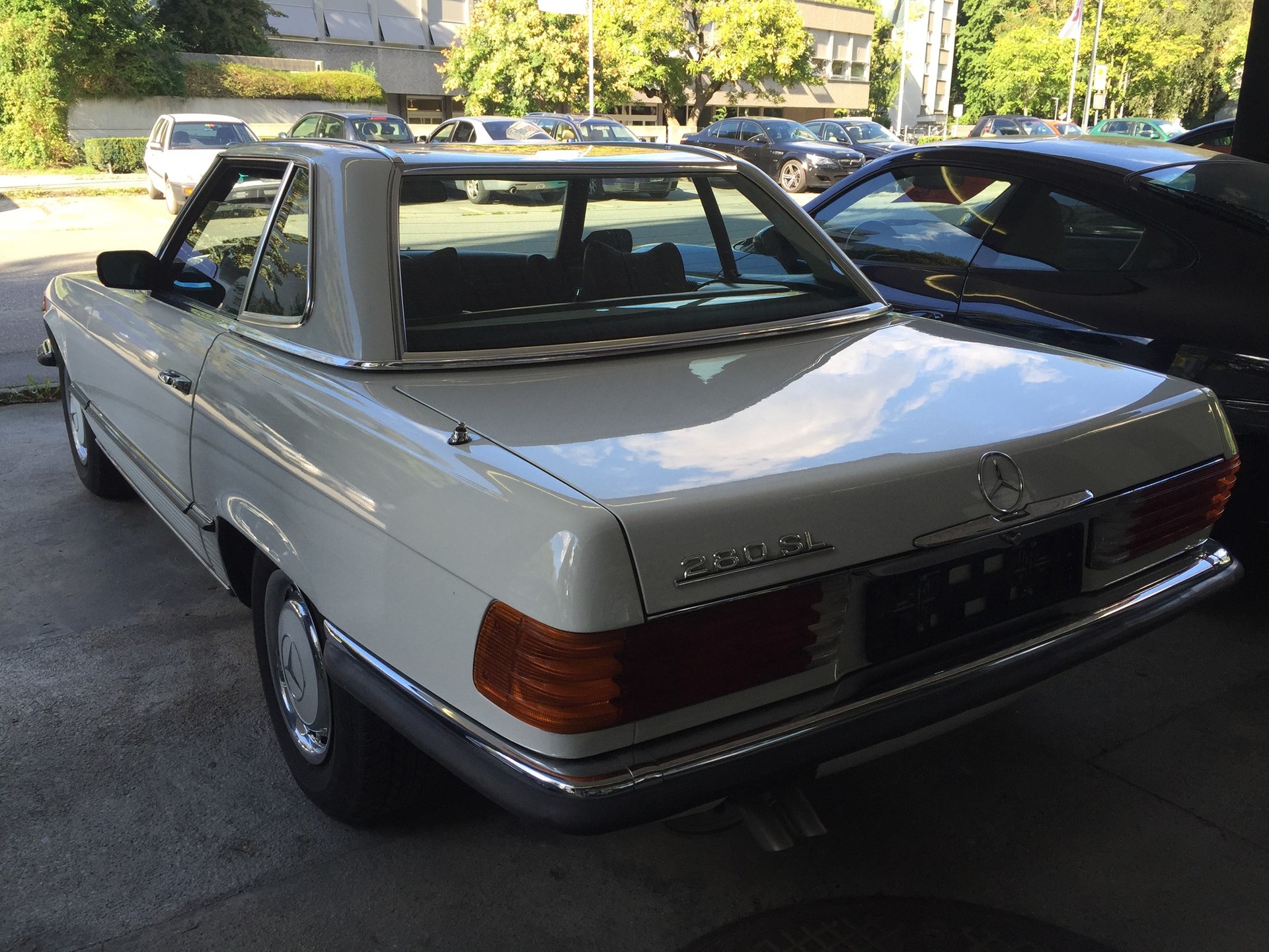 MERCEDES-BENZ 280 SL Roadster-showroom-element-3