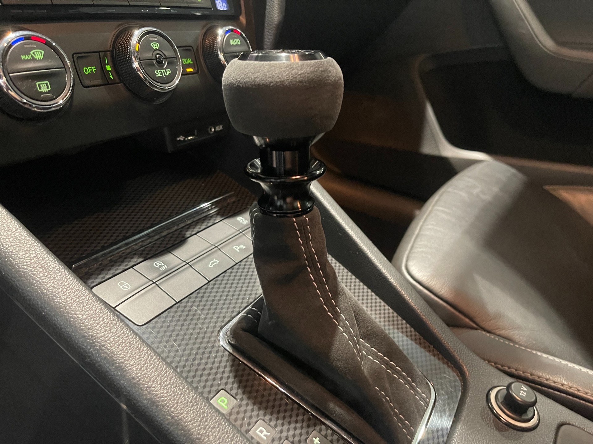 SKODA Octavia Combi 2.0 TSI RS DSG-image-14