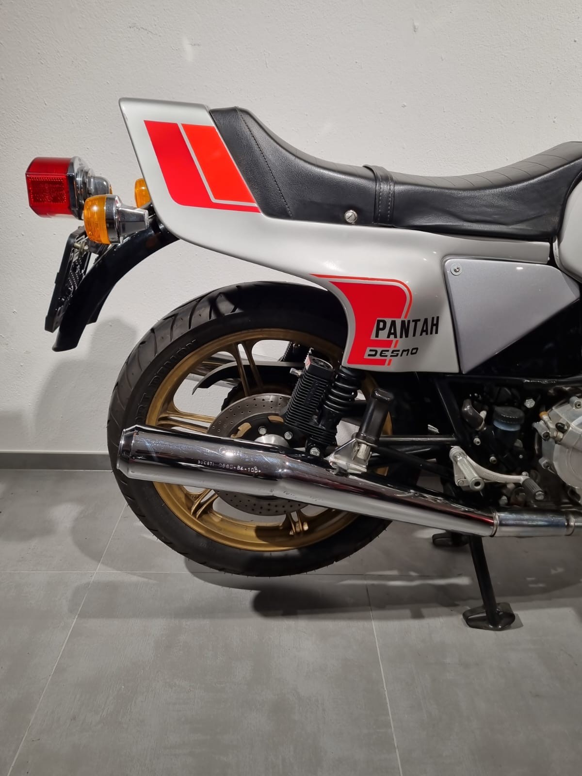 DUCATI 600 SL-showroom-element-1