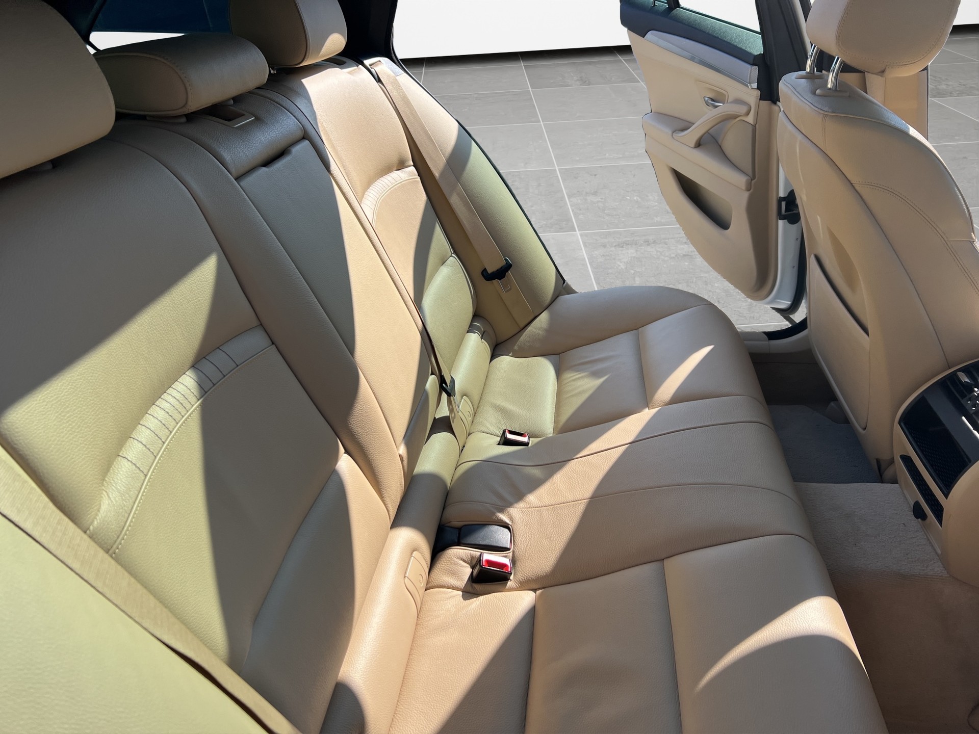 BMW 530d xDrive Touring-image-15