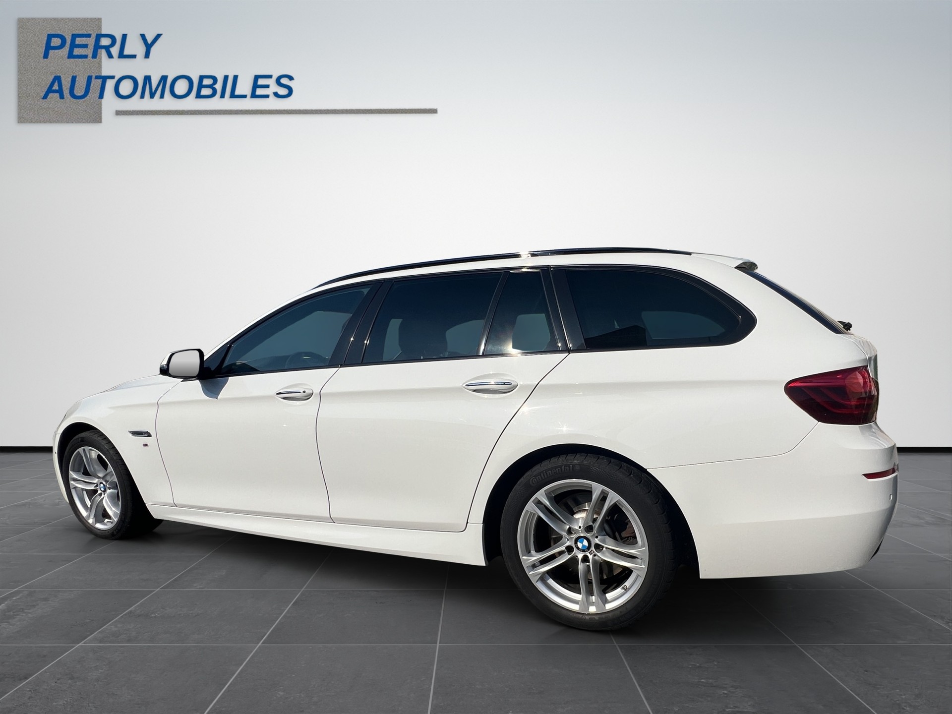 BMW 530d xDrive Touring-showroom-element-3