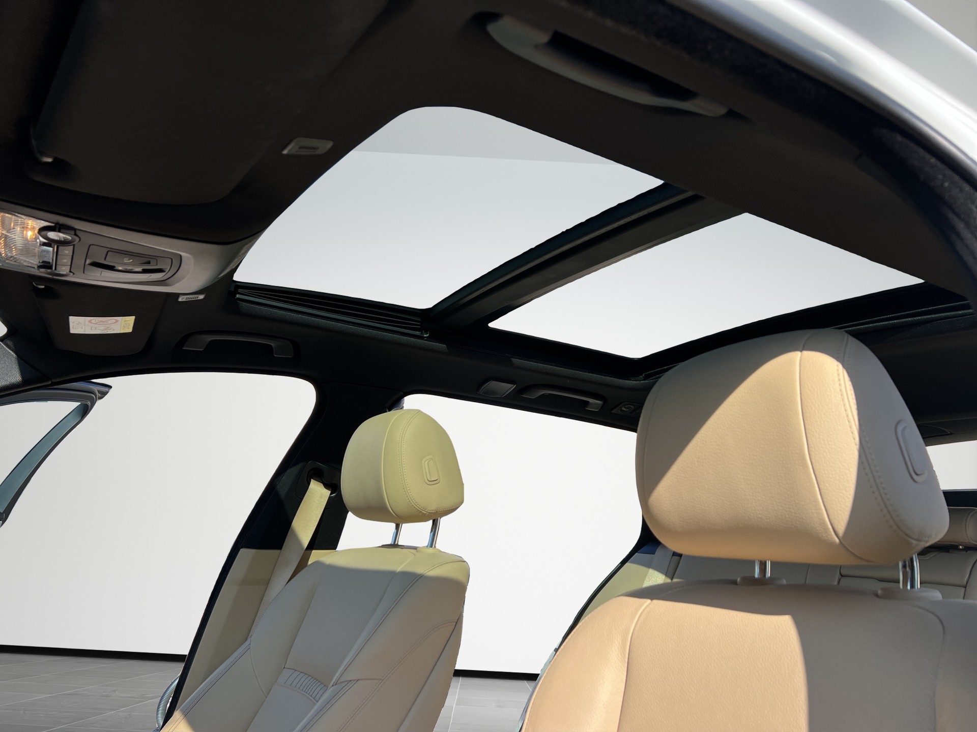 BMW 530d xDrive Touring-image-14
