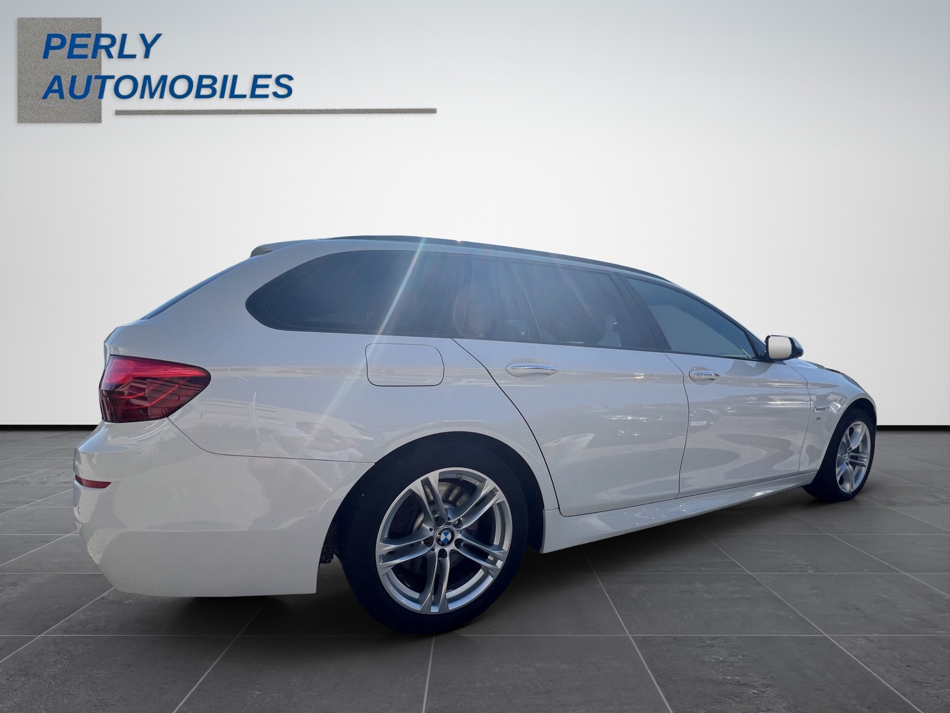 BMW 530d xDrive Touring-image-5
